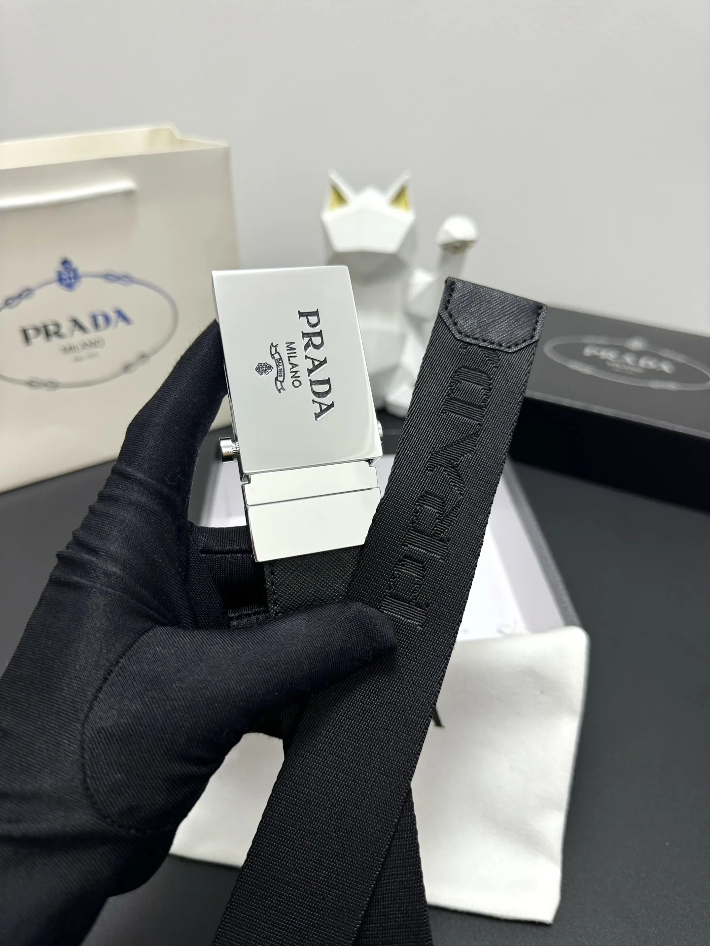 프라다 검정 로고 짜임 벨트 상세 이미지 5