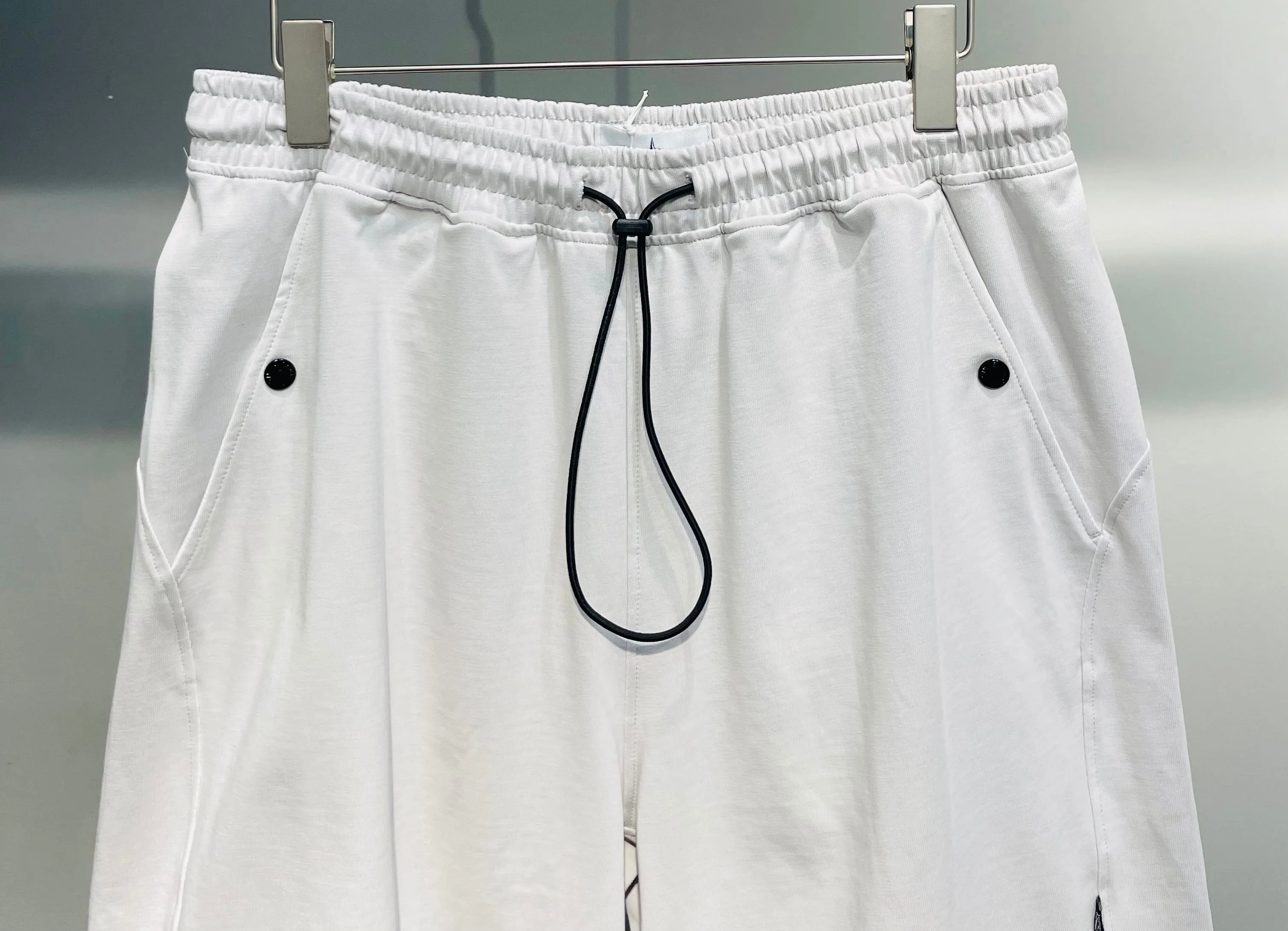 스톤아일랜드 컴퍼스 패치 프린트 고무 허리 반바지 상세 이미지 7