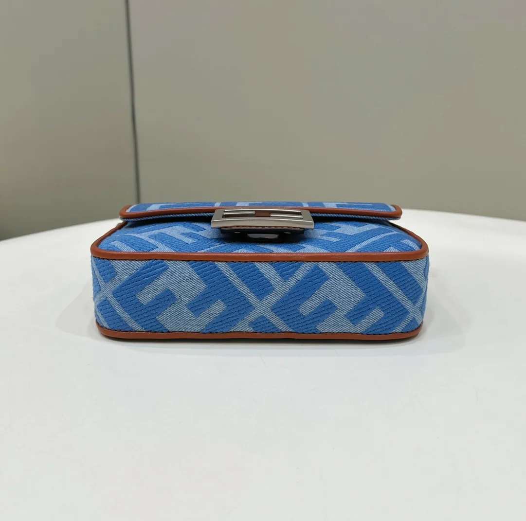 펜디 3D 자수 캔버스 숄더백 상세 이미지 4