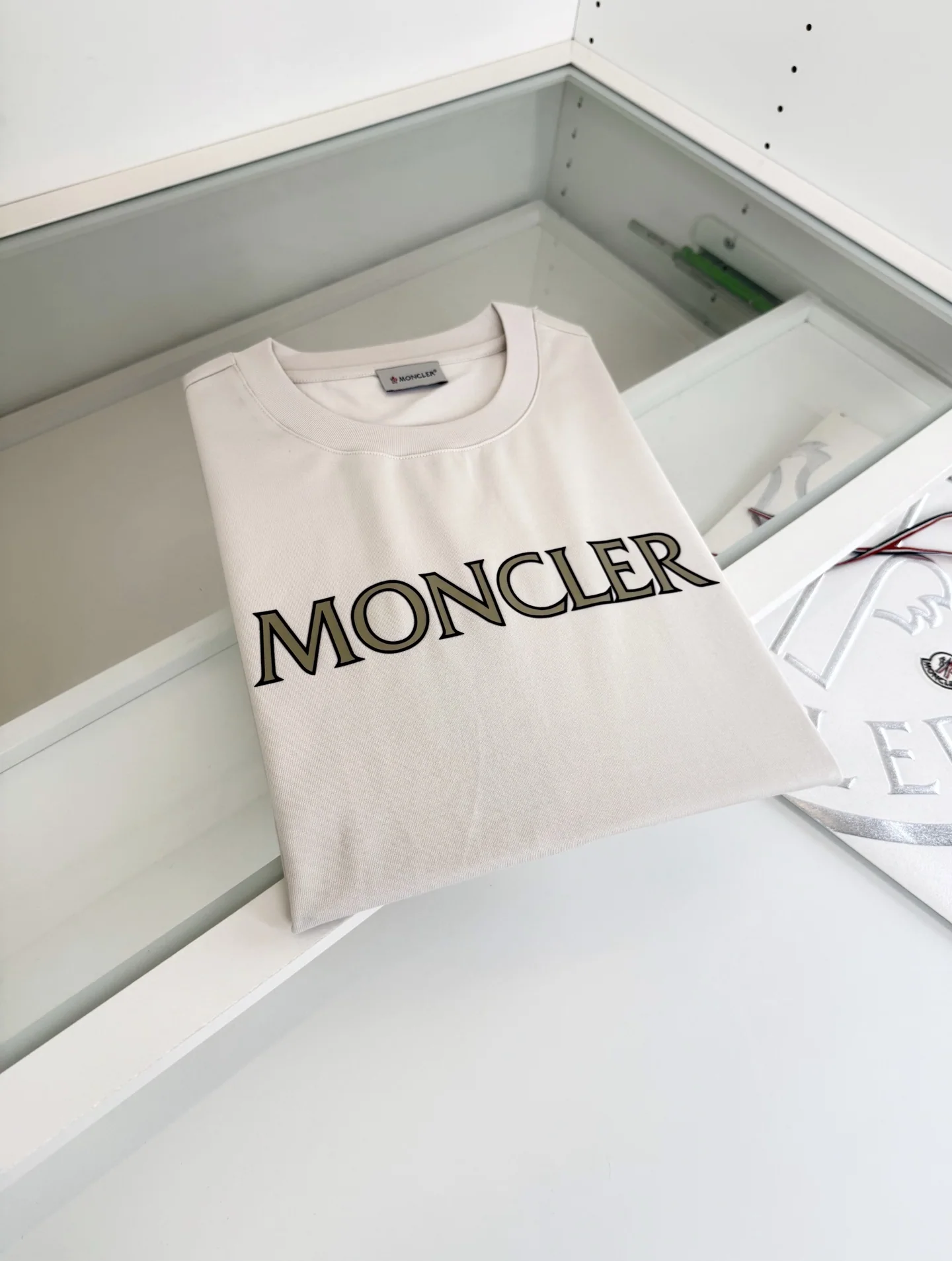 몽클레어 여성 로고 크루넥 반팔 티셔츠 상세 이미지 9