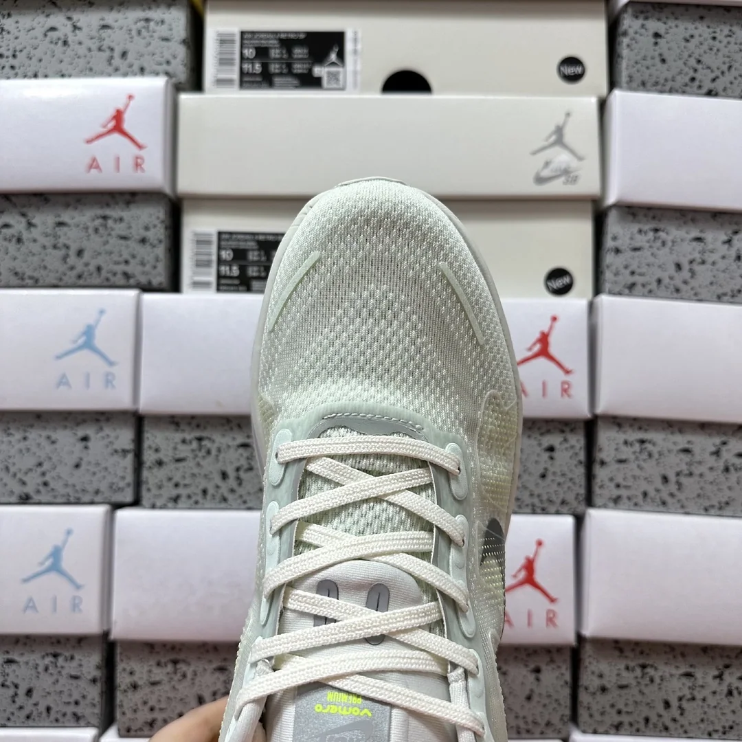 나이키 [5A] 보메로 프리미엄 옐로우 HQ2050-300 201618 Nike Vomero Premium Barely Volt 상세 이미지 4