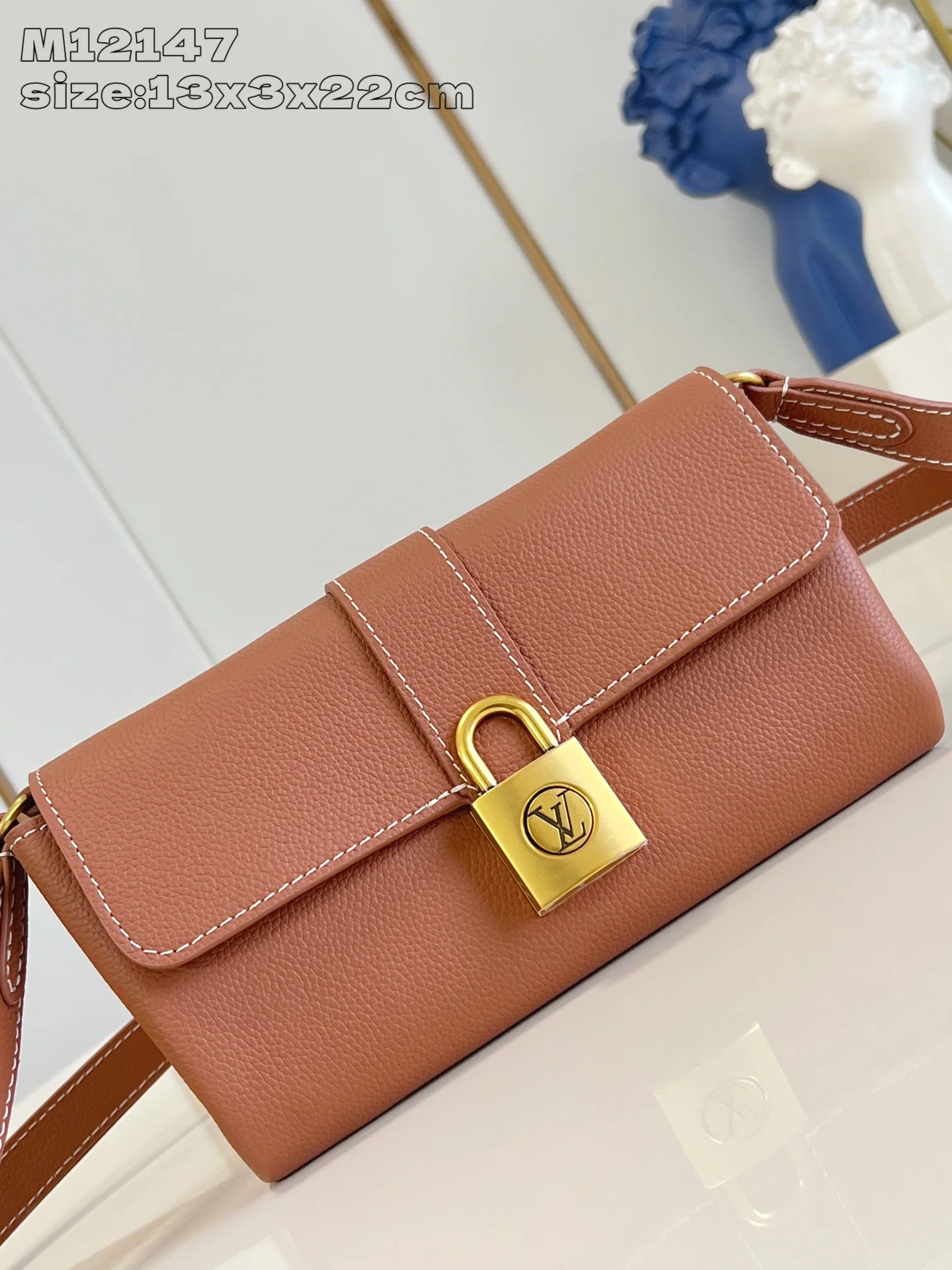 루이비통 M12147 브라운 핸드백 상세 이미지 2