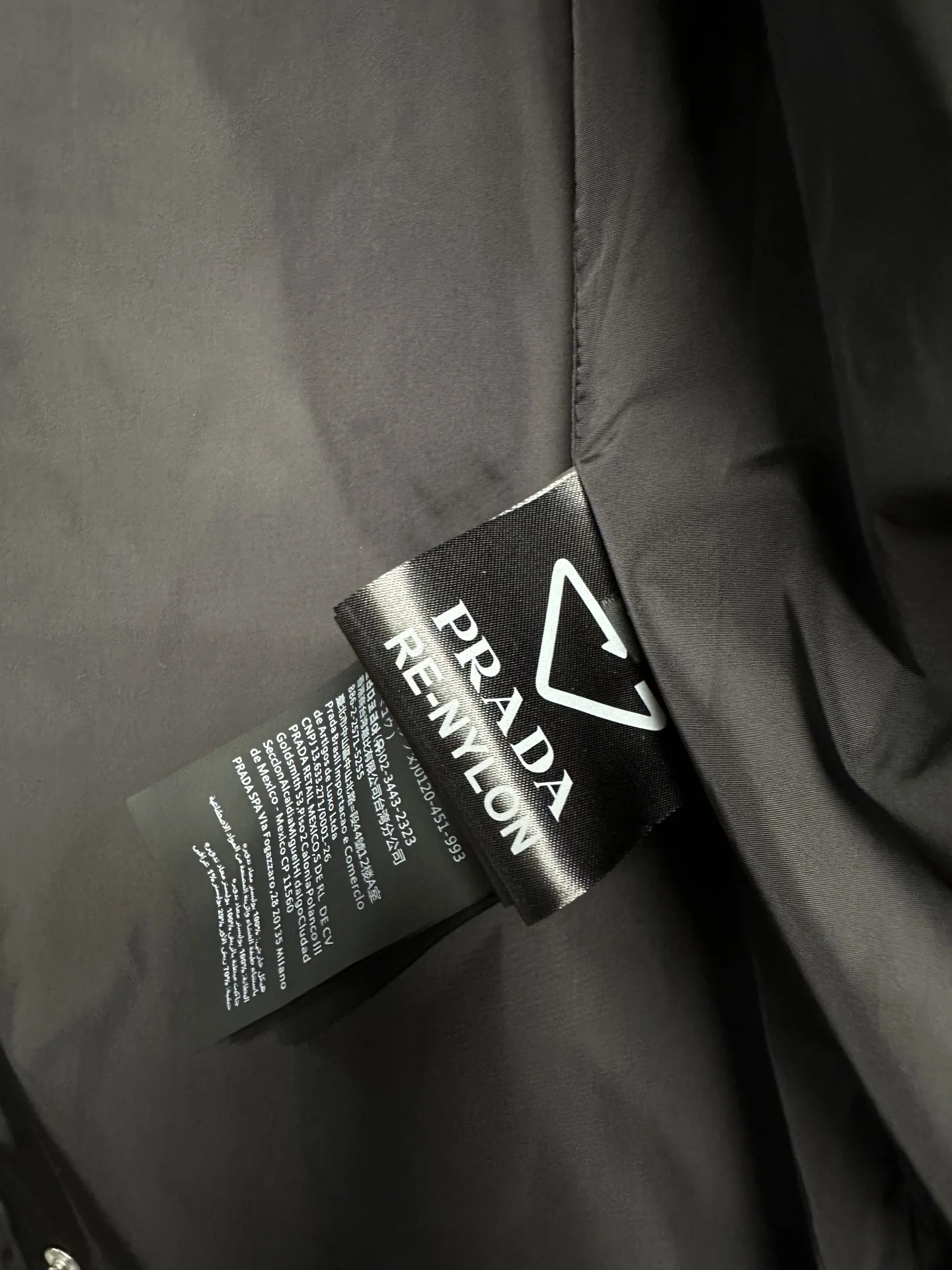 프라다 리-나일론 패딩 셔츠 재킷 남성 자켓 P470 상세 이미지 7
