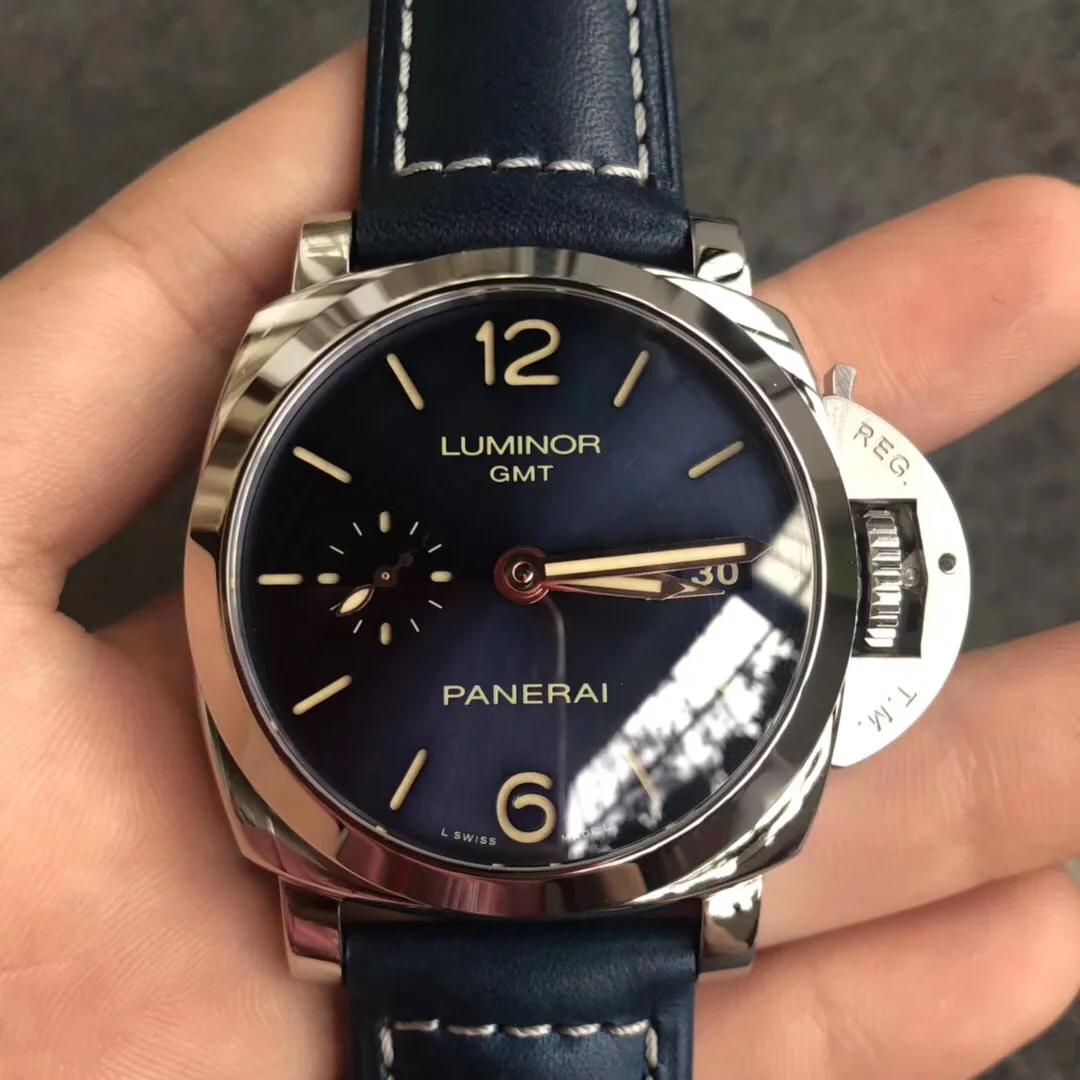 파네라이 루미노르 PAM688 GMT 시계