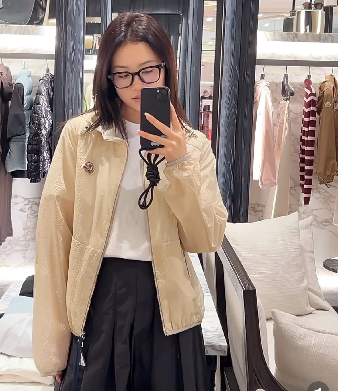 몽클레어 후드 크롭 자켓 여성용 상세 이미지 2