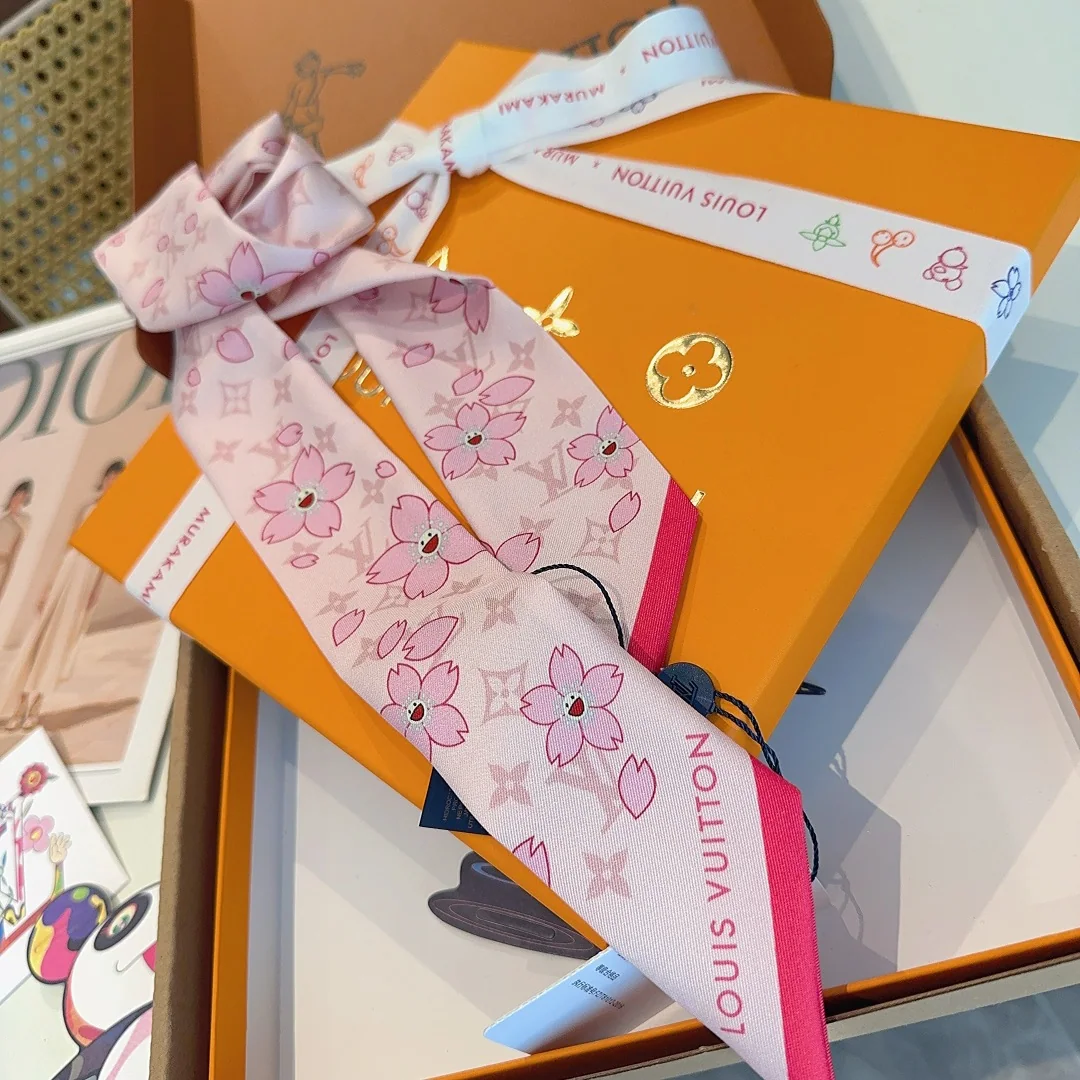 루이비통 벚꽃 스마일 실크 스카프 상세 이미지 10