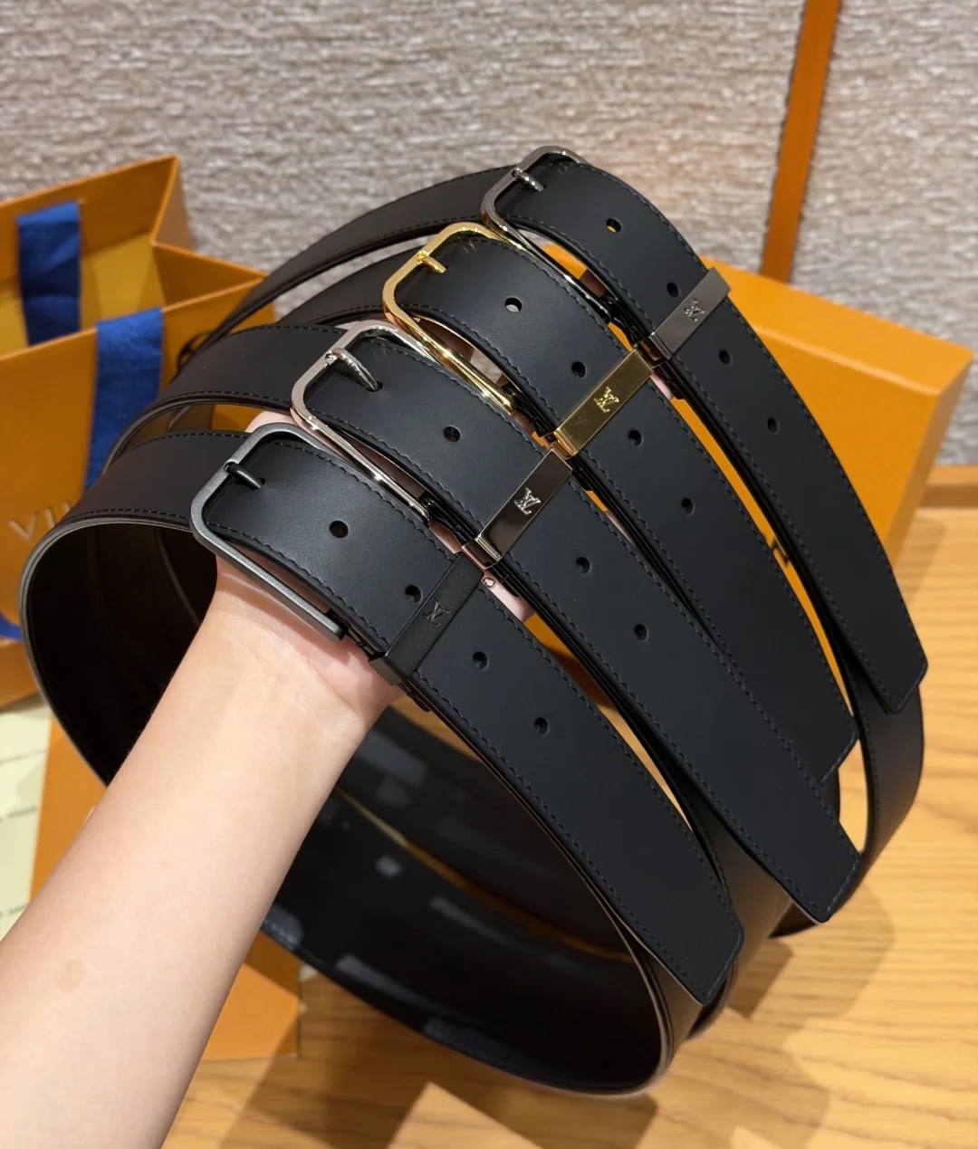 루이비통 라이트포누프 35mm 가죽 벨트 상세 이미지 2