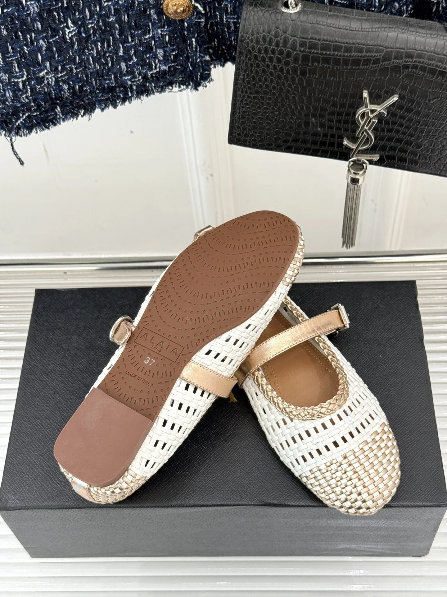 알라이아 펀칭 메리제인 슈즈 상세 이미지 9