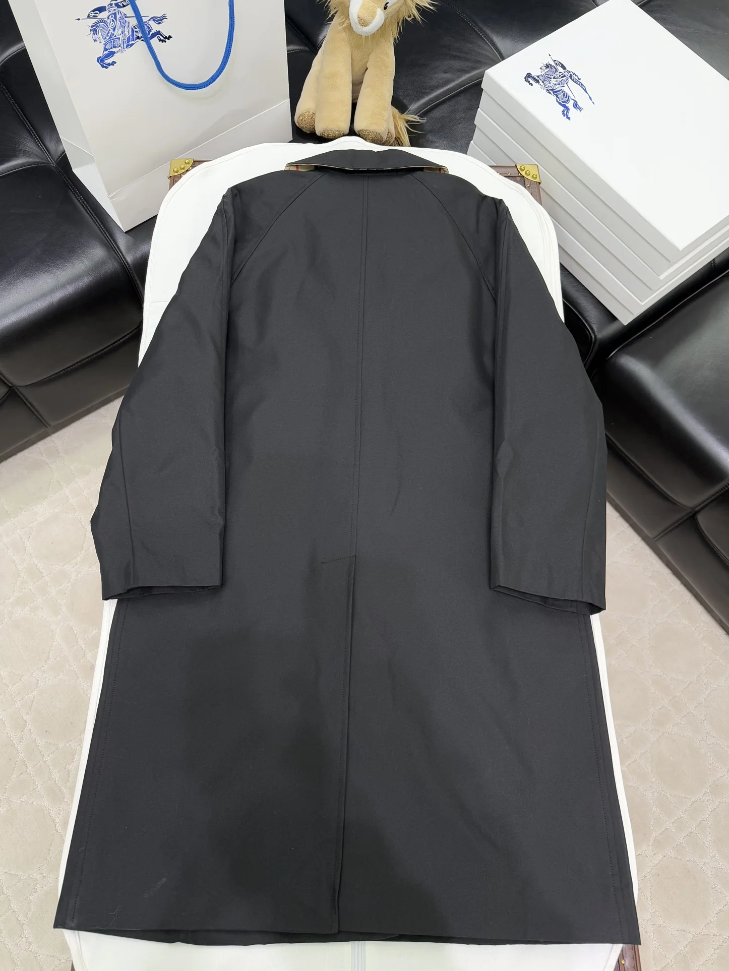 버버리 캠든 핏 경량 트렌치 자켓 상세 이미지 2