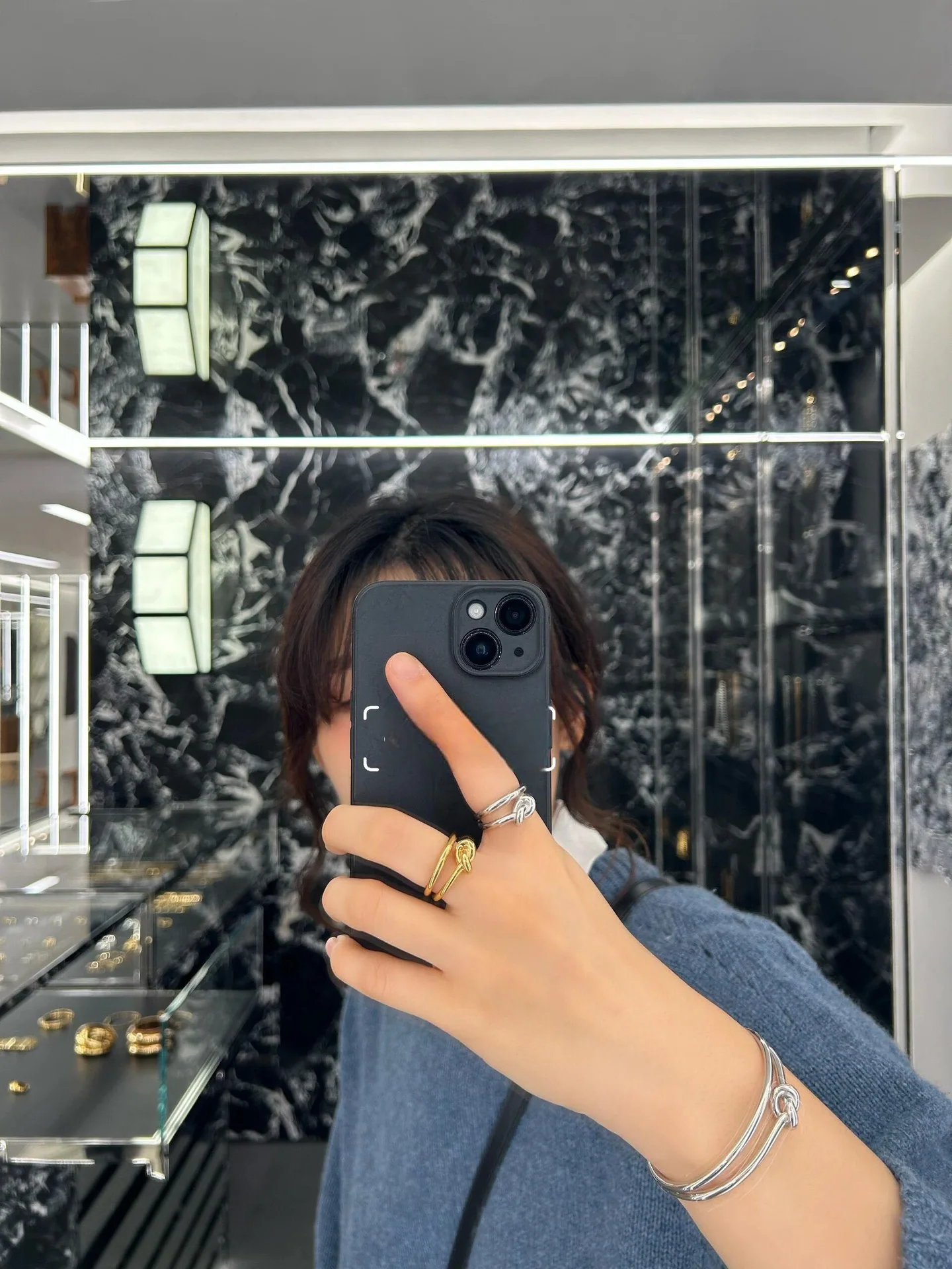 셀린느 3D 개선문 로고 귀걸이 상세 이미지 3