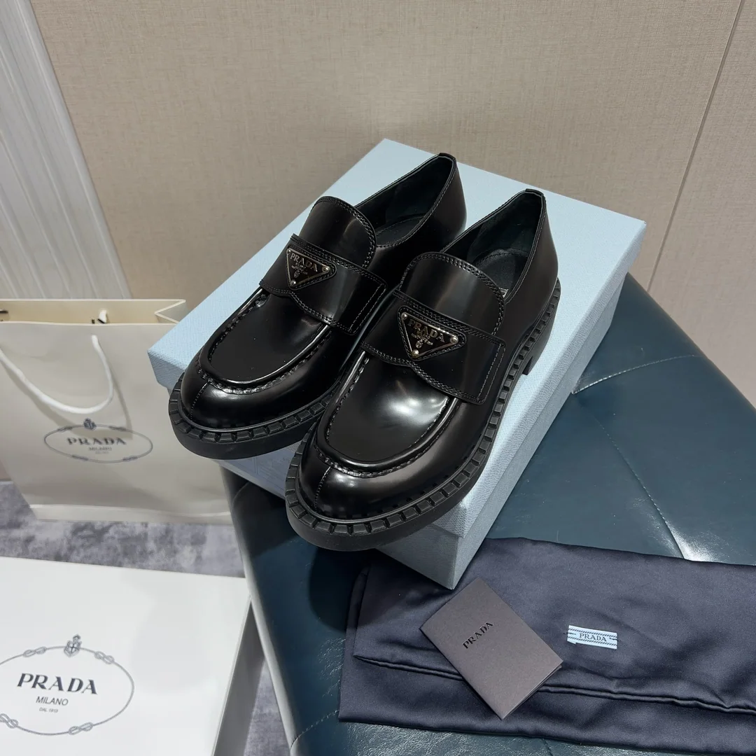 프라다 레트로 삼각 로고 로퍼 상세 이미지 6