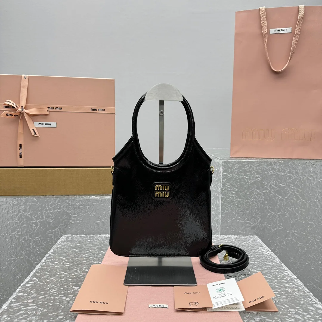 미우미우 페이턴트 레더 미니 호보백 68280