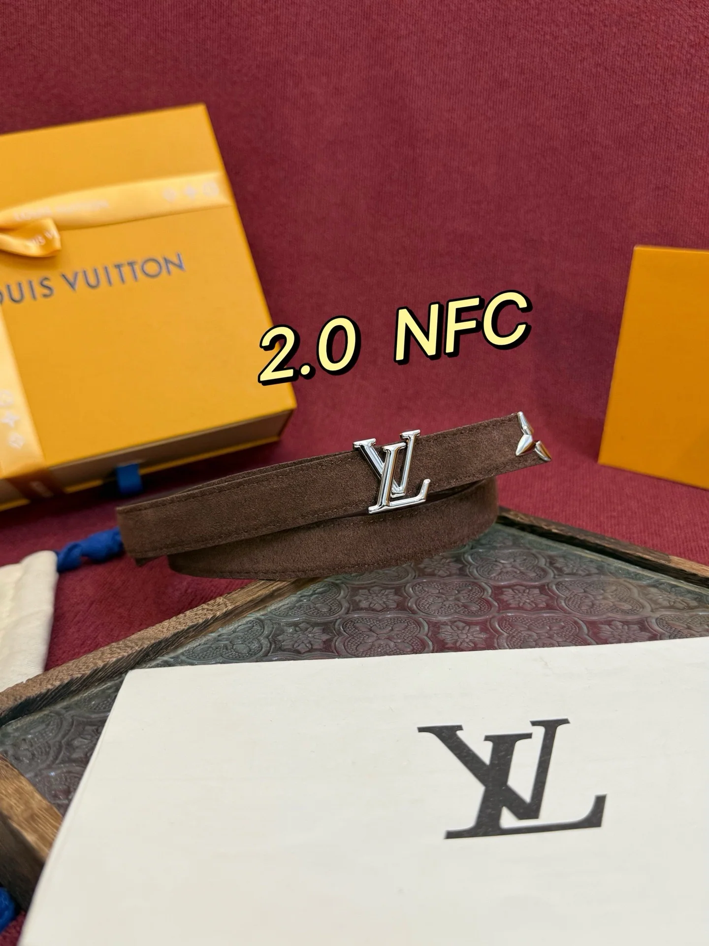 루이비통 LV 이니셜 골드 메탈 스웨이드 벨트 상세 이미지 7