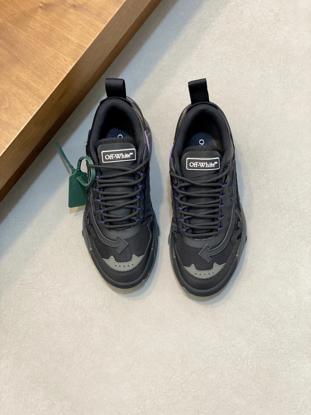 오프화이트 하이킹 캐주얼 슈즈 139990