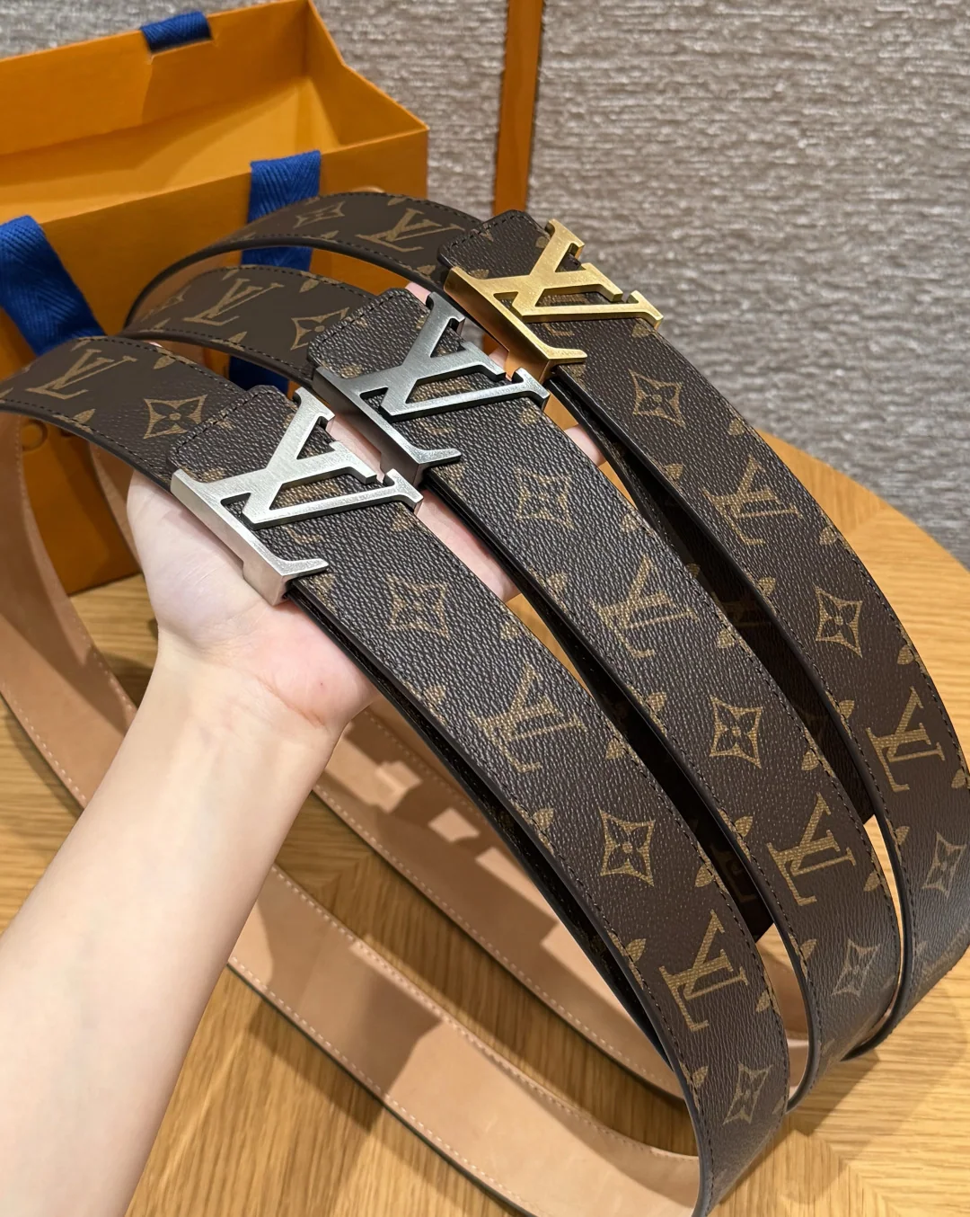 루이비통 이니셜 메탈 리버시블 벨트 상세 이미지 2