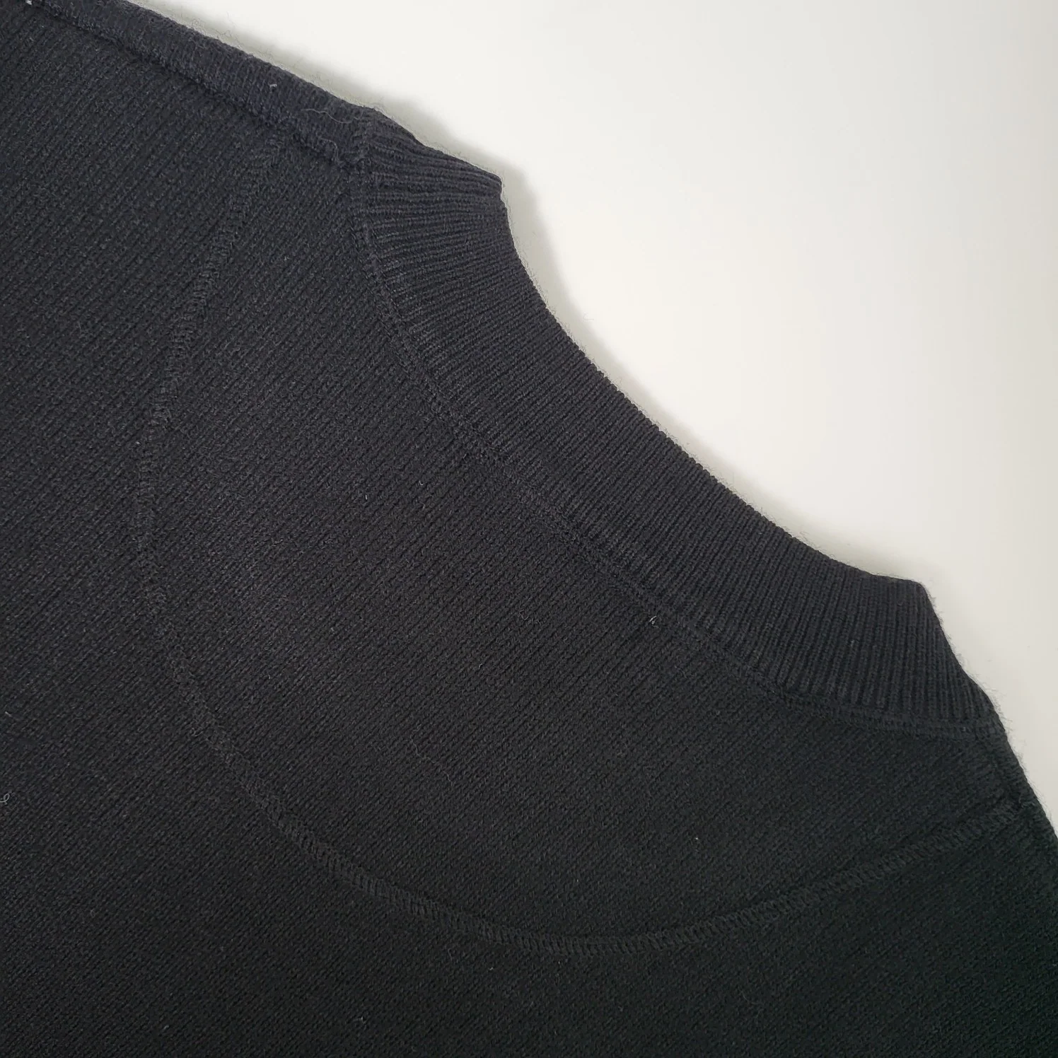 프라다 트라이앵글 라벨 두꺼운 니트 23FW 상세 이미지 6