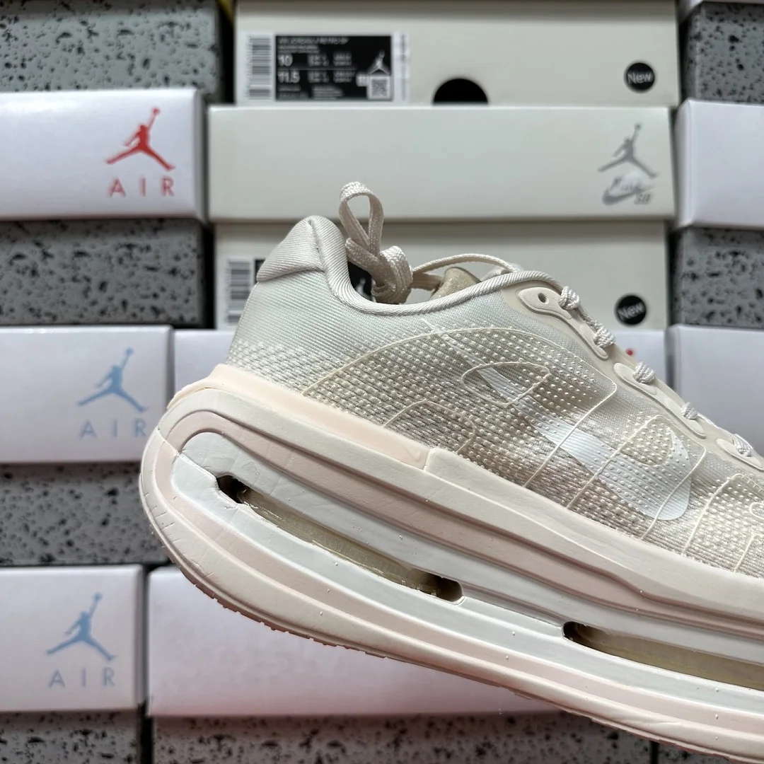 나이키 [5A] 보메로 프리미엄 아이보리 HQ2050-835 201642 Nike Vomero Premium 상세 이미지 3