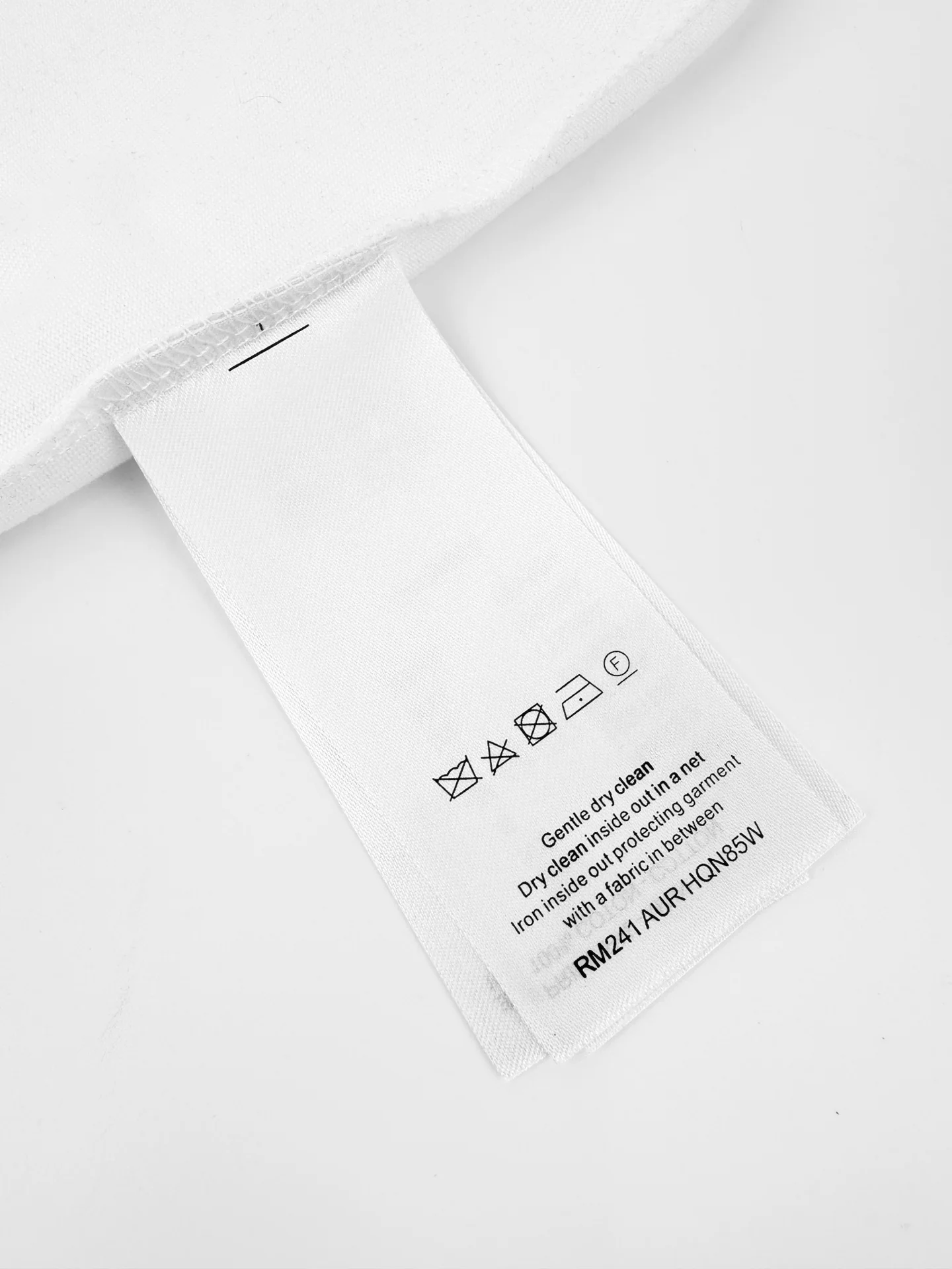 루이비통 LV 로고 자수 반팔 티셔츠 상세 이미지 10