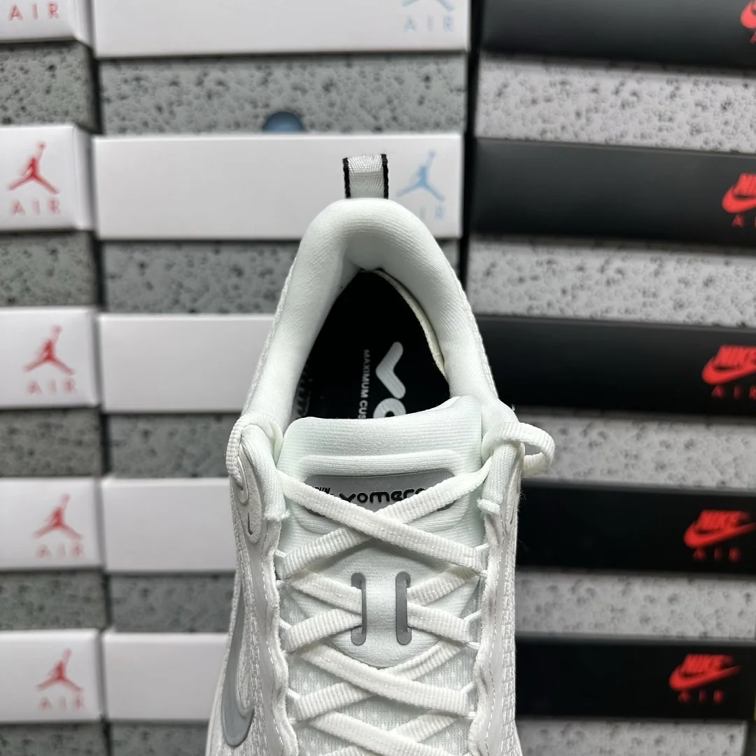 나이키 [XY] 보메로 플러스 II7181-102 201718 Nike Vomero Plus White Black Cool Grey 상세 이미지 9