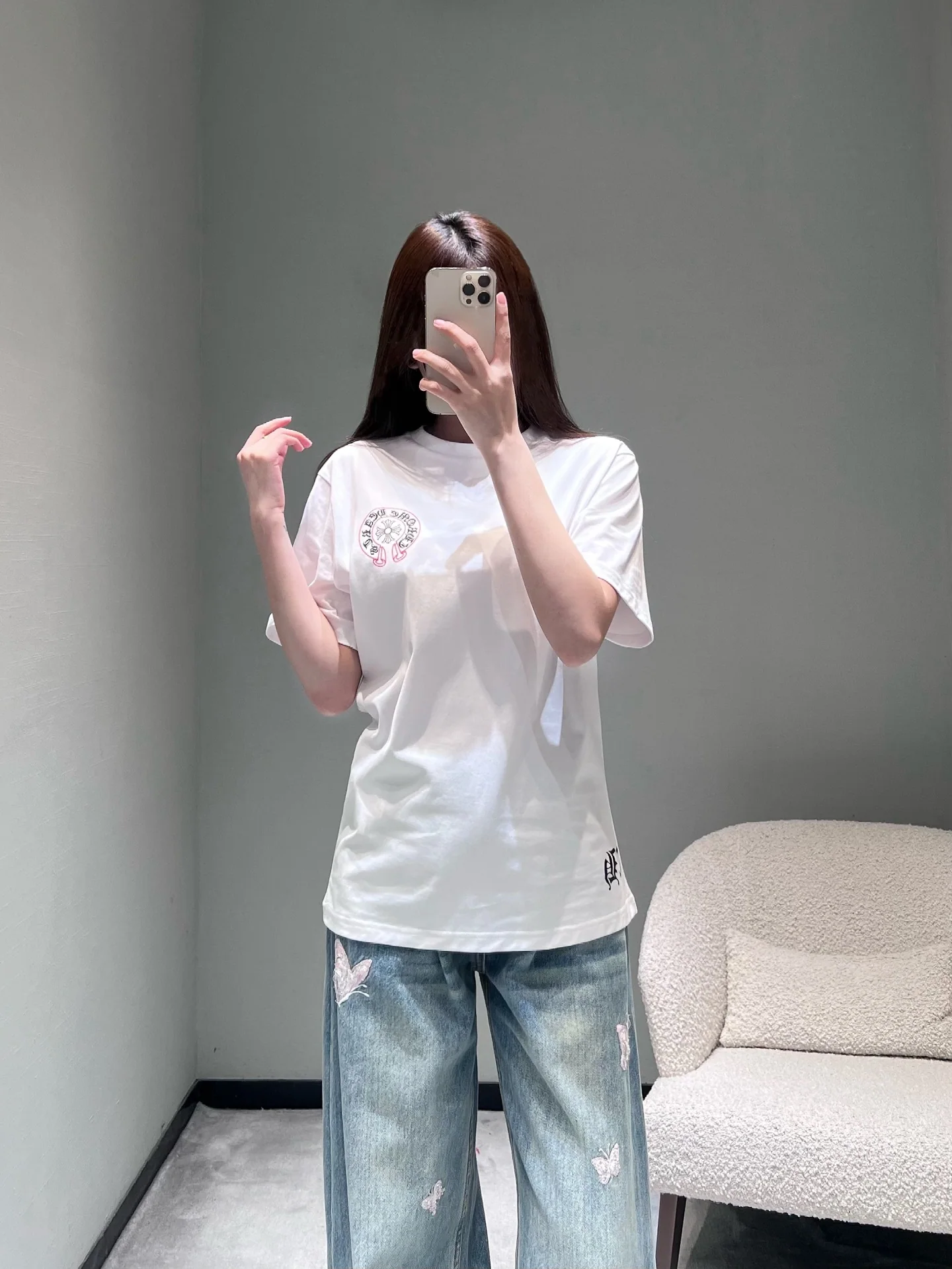 크롬하츠 여성 배지 프린트 반팔 티셔츠 상세 이미지 1