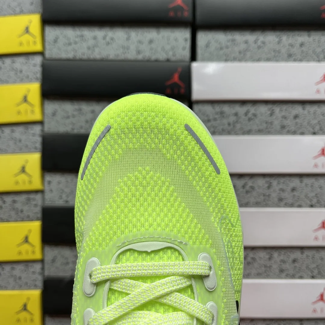 나이키 [CG] 보메로 프리미엄 HQ2050-702 202002 Nike Vomero Premium Volt Tint Sapphire 상세 이미지 4