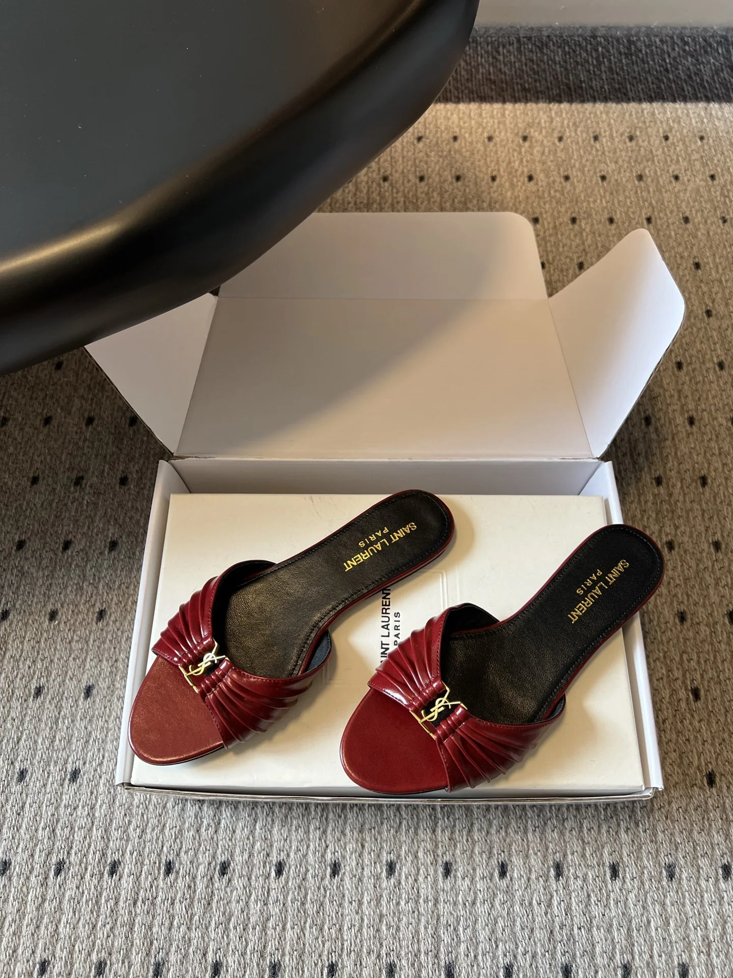 생로랑 YSL 버클 플랫 샌들 상세 이미지 2