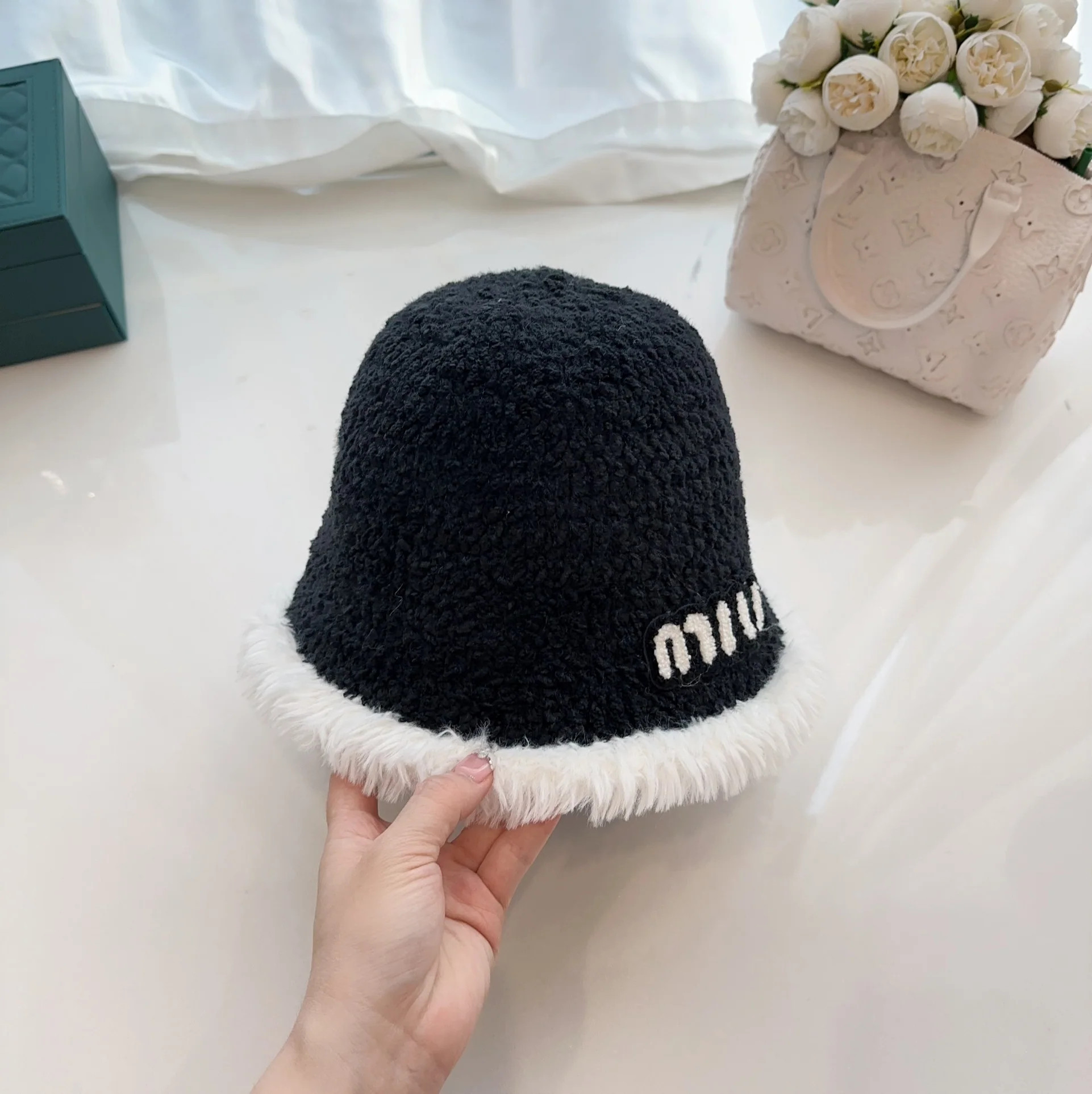 미우미우 모자 81140 Miu Miu Cap 상세 이미지 2