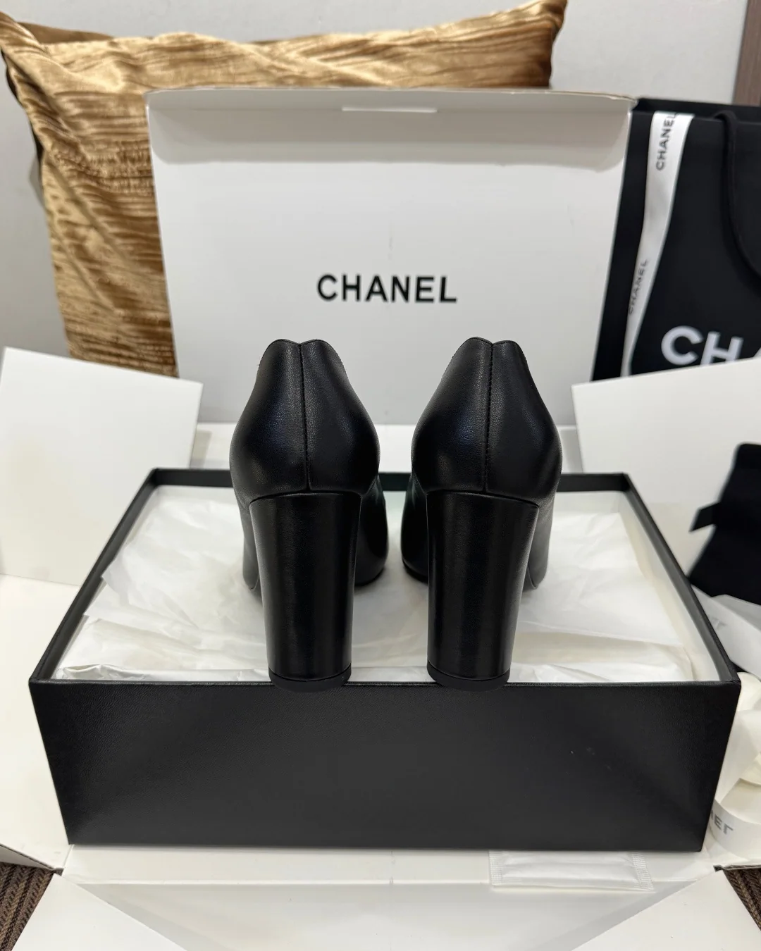 샤넬 스퀘어 토 더블 C 장식 여성 구두 상세 이미지 8