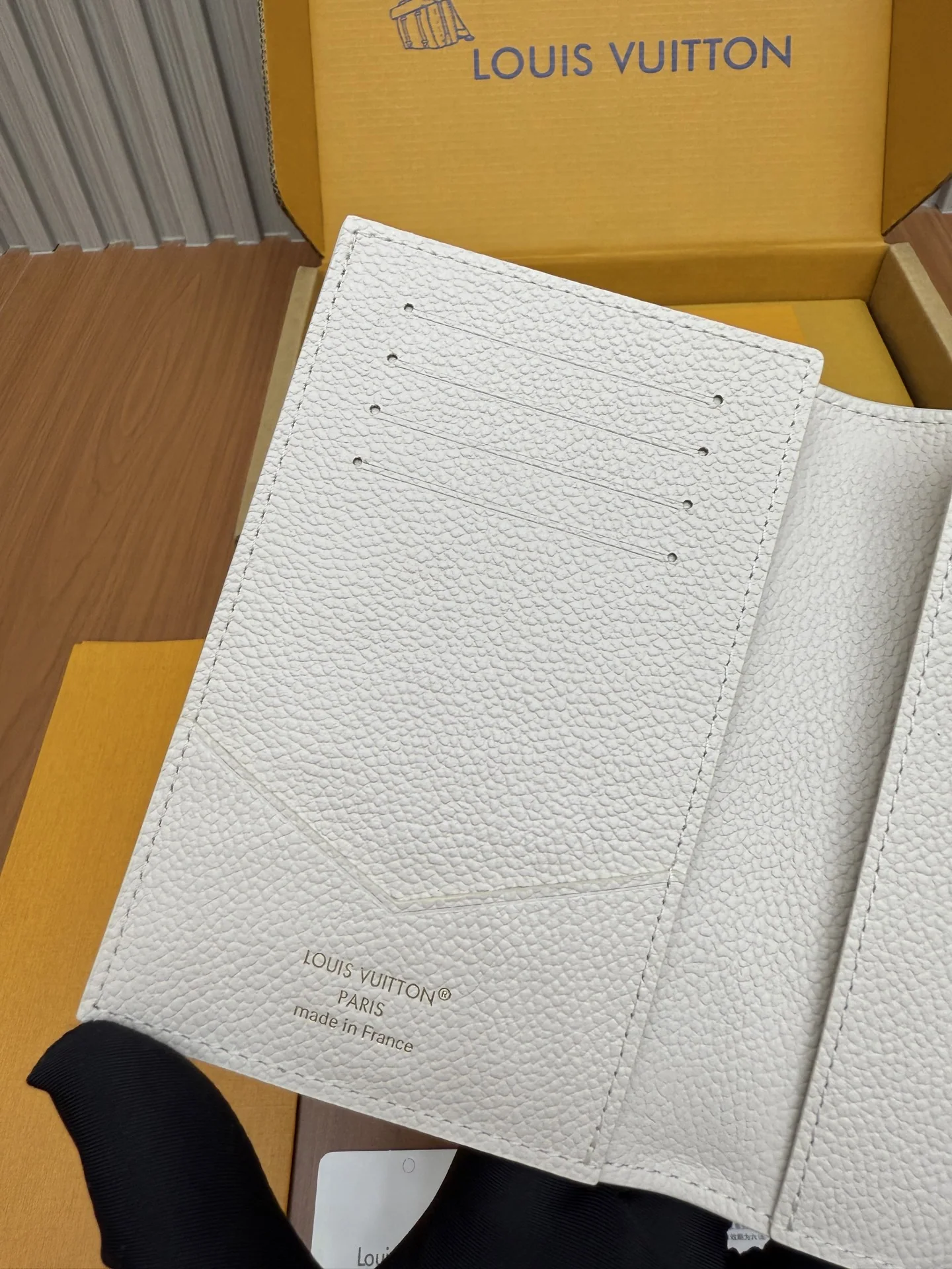 루이비통 올 스틸 지갑 상세 이미지 7