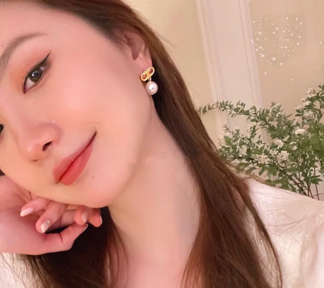 셀린느 마이용 트리옹프 진주 귀걸이 상세 이미지 2