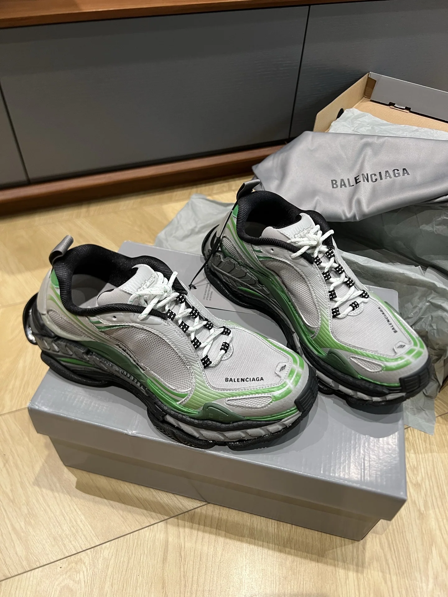 발렌시아가 신발 상세 이미지 3