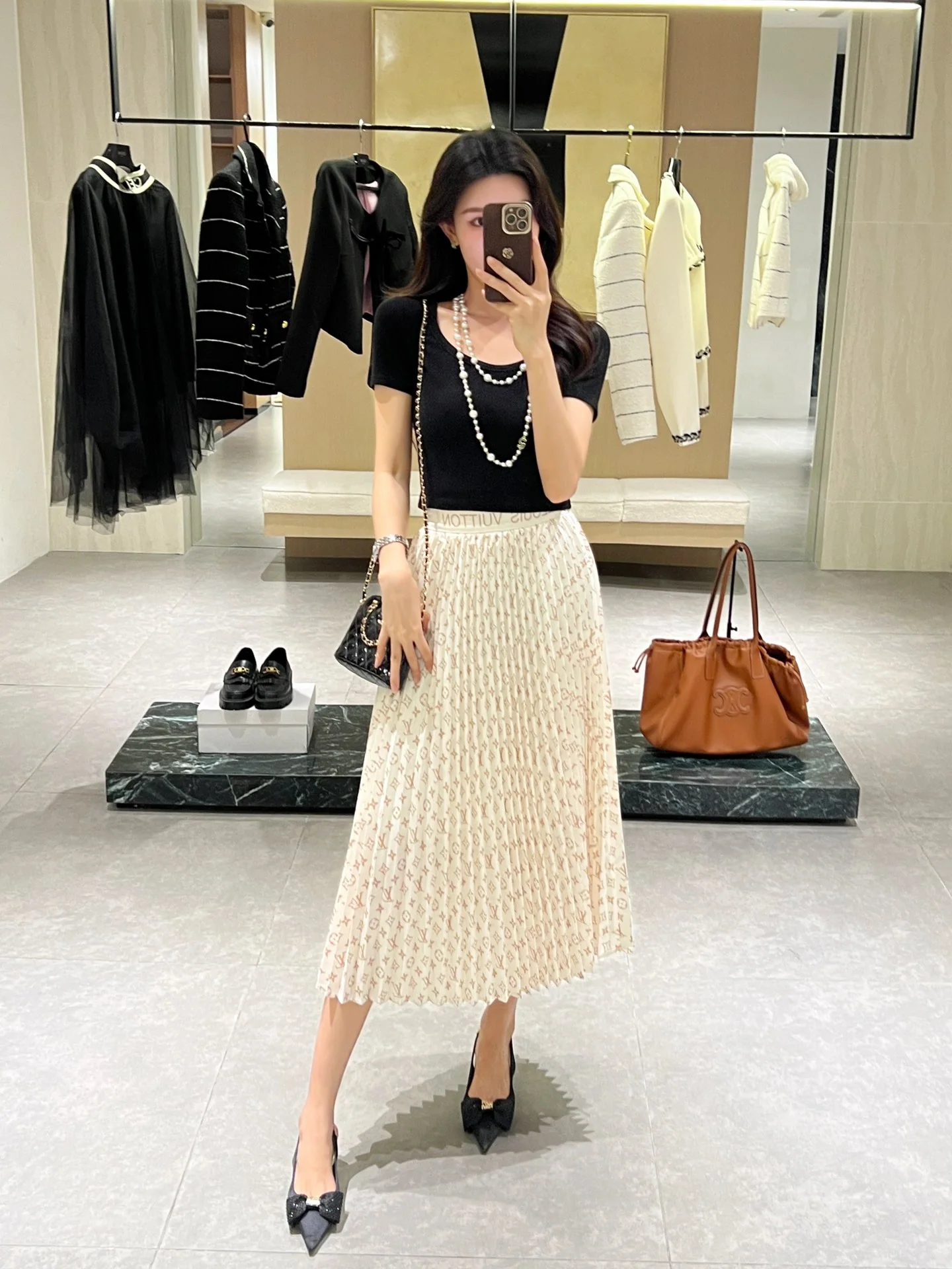 루이비통 로고 프린트 미디 스커트 상세 이미지 1