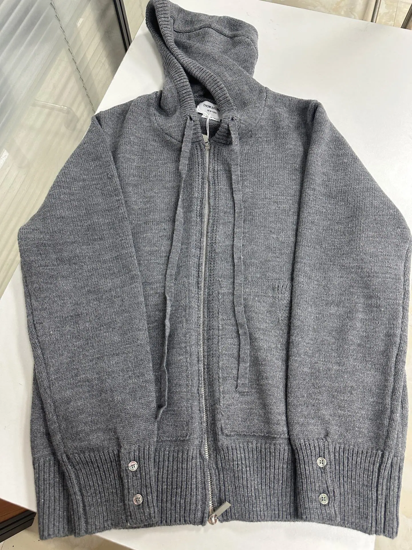 톰브라운 화이트 남성 후드 레플리카 46735 Thom Browne 상세 이미지 8