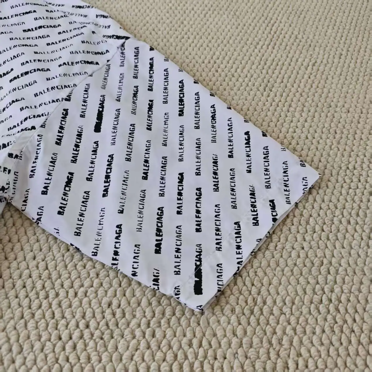 발렌시아가 디지털 프린팅 코튼 반팔 셔츠 P140 상세 이미지 4