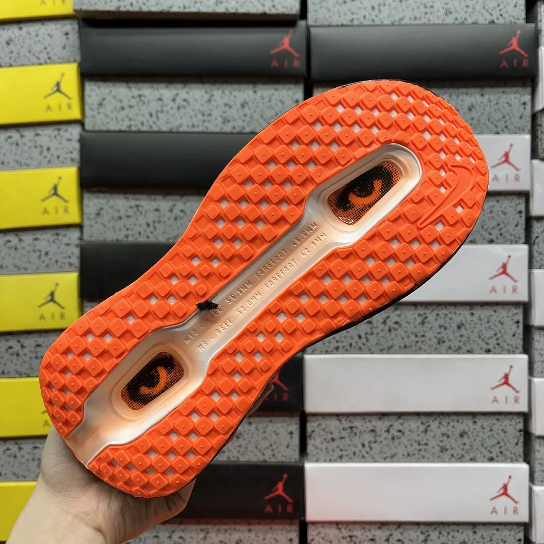 나이키 [CG] 보메로 프리미엄 IQ7166-800 202006 Nike Vomero Premium Melitta Baumeister 상세 이미지 9
