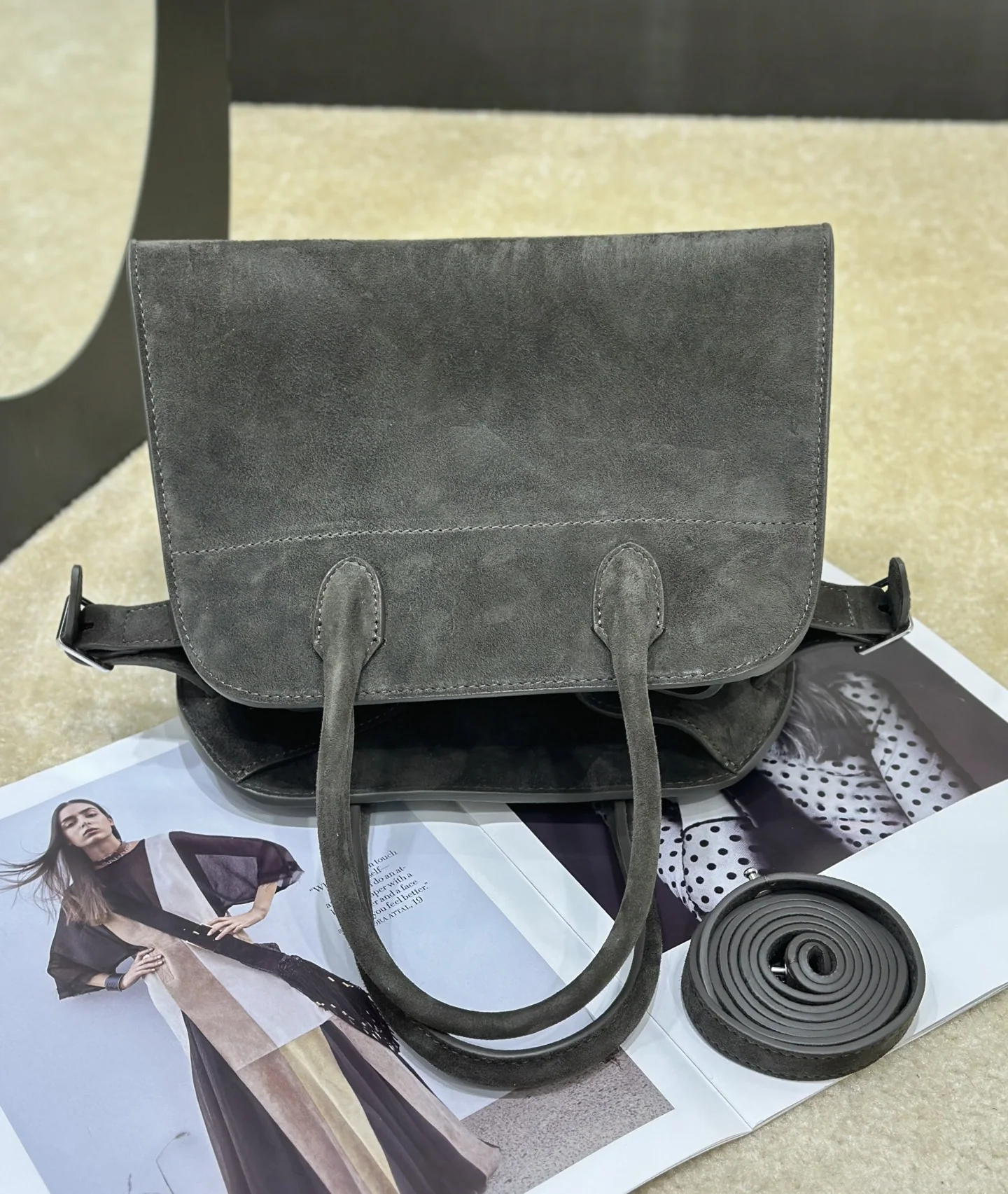 더로우 스웨이드 투톤 벨벳 미니 토트백 상세 이미지 4