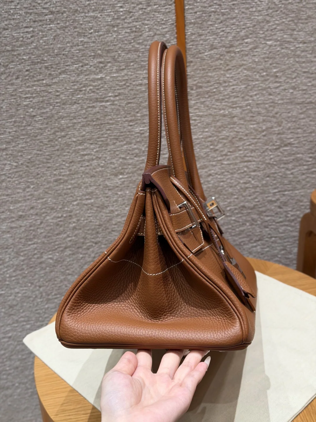에르메스 숄더 버킨 가방 42 cm 골든 브라운 실버 장식 상세 이미지 2