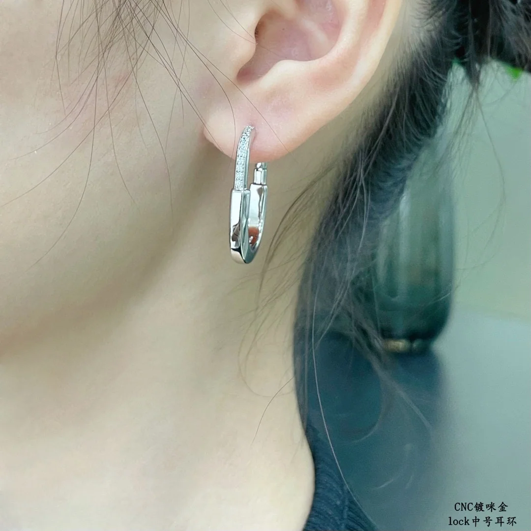 티파니 락 미디움 18 K 골드 귀걸이 상세 이미지 2
