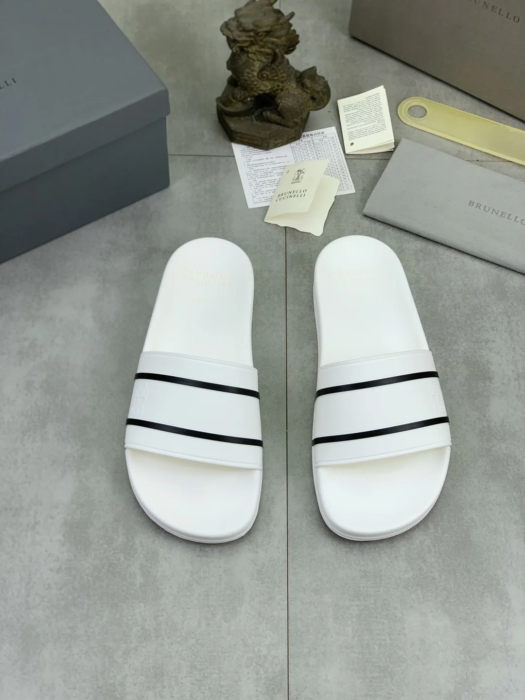 브루넬로쿠치넬리 워시드 스웨이드 남성 슬리퍼 상세 이미지 2