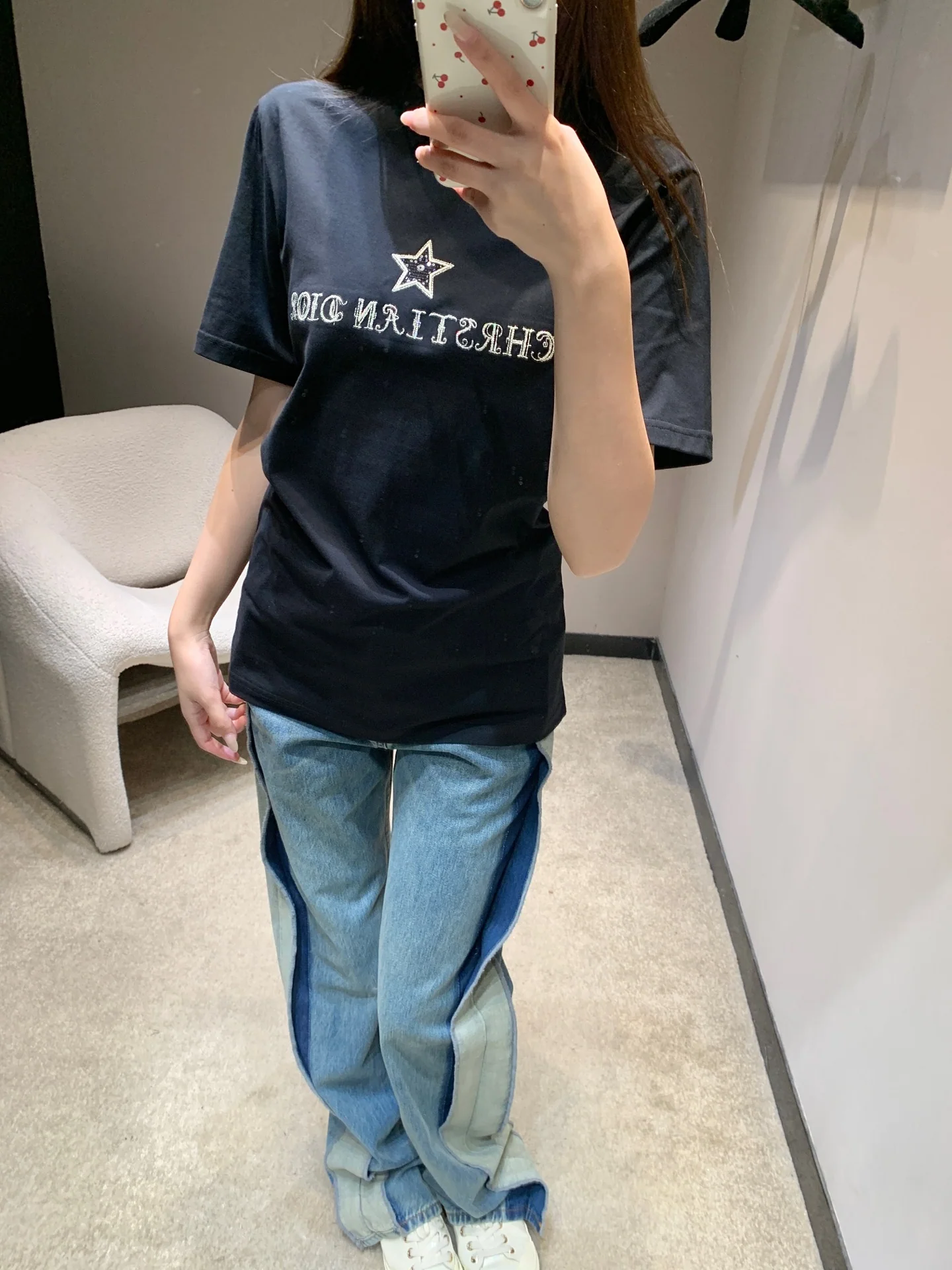 디올 여성 반팔 티셔츠 오각별 자수 상세 이미지 2