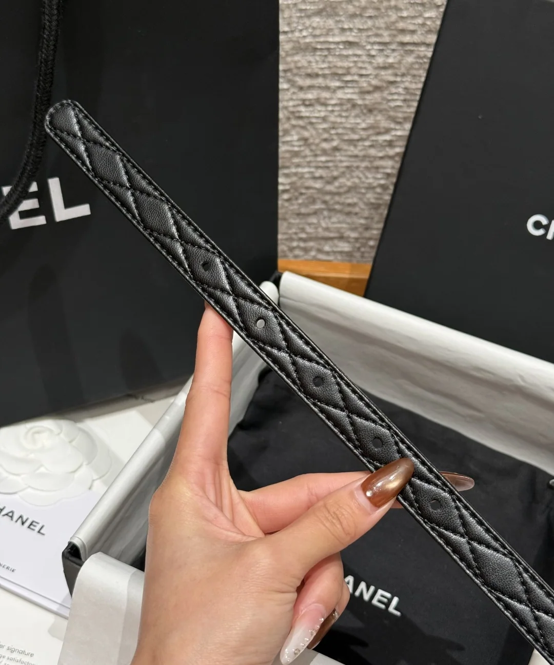 샤넬 클래식 블랙 카프스킨 체인 로고 벨트 상세 이미지 7