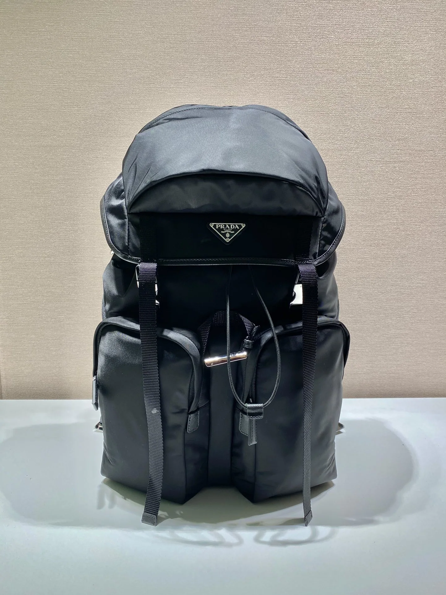 프라다 나일론 플랩 버클 백팩 2VZ019 상세 이미지 2