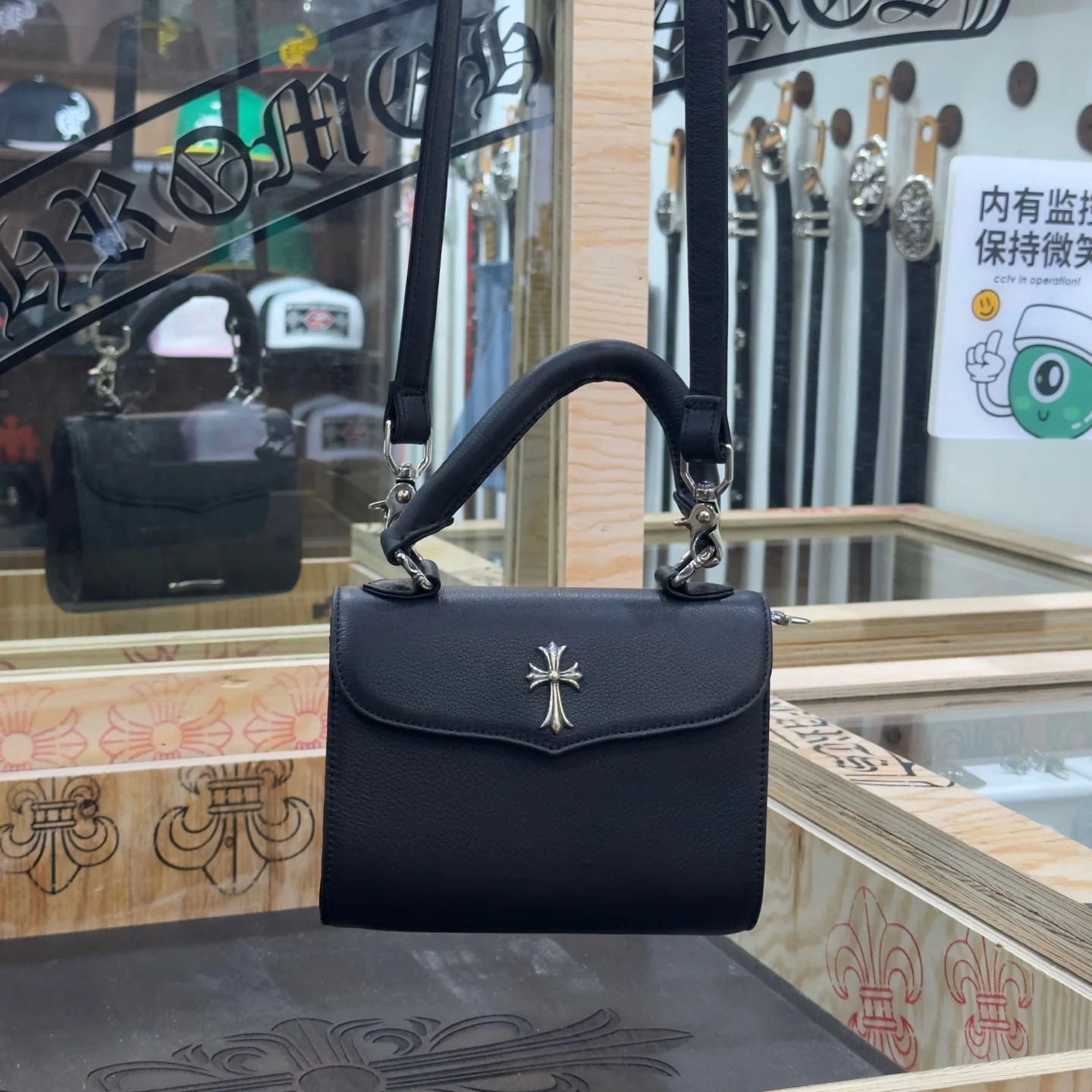 크롬하츠 크로스 플랩백 숄더백 상세 이미지 9