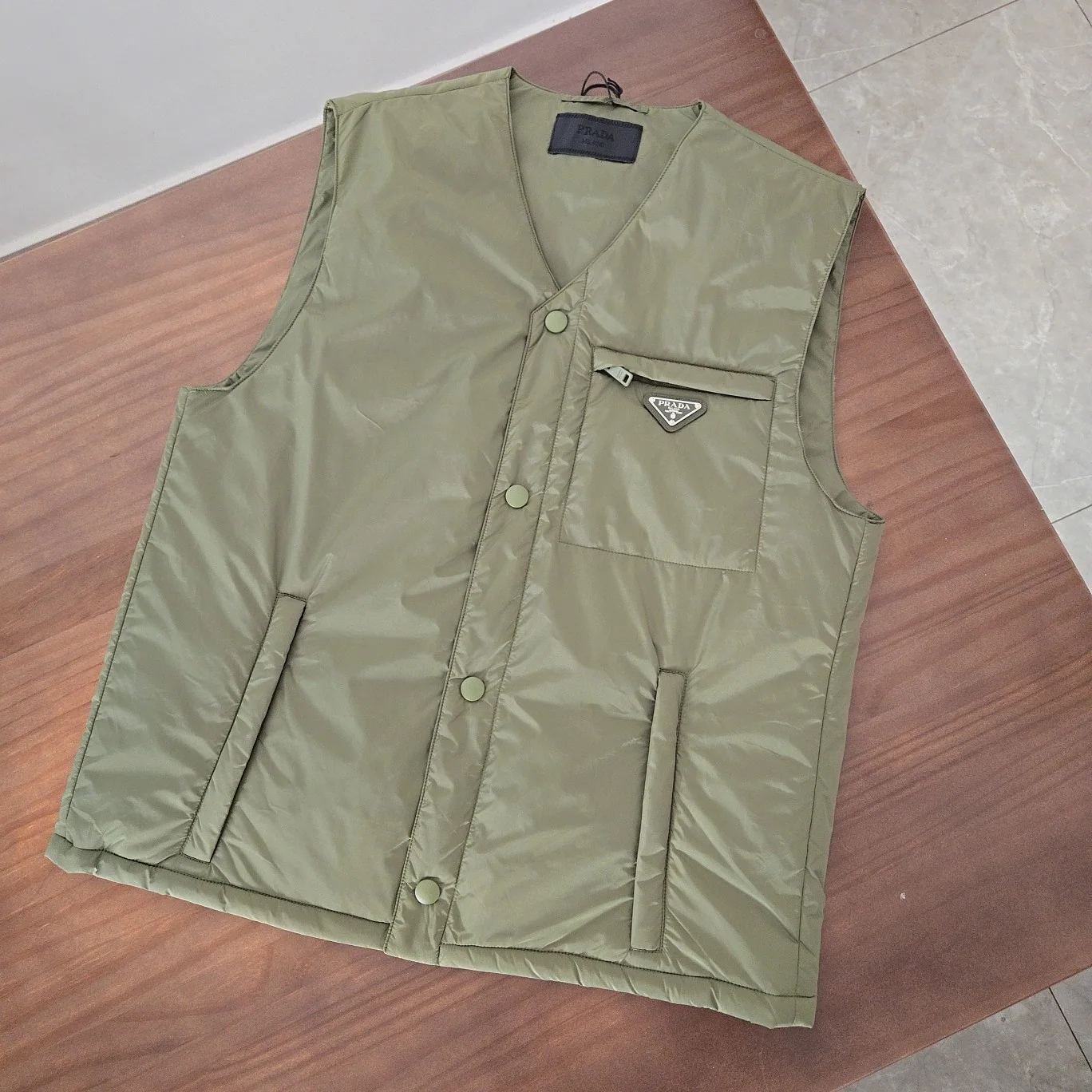프라다 신상품 도매 - DM P230 프라다 24/FW 경량 다운 베스트, 사이즈 S, M, L, XL 5480 Prada 상세 이미지 1