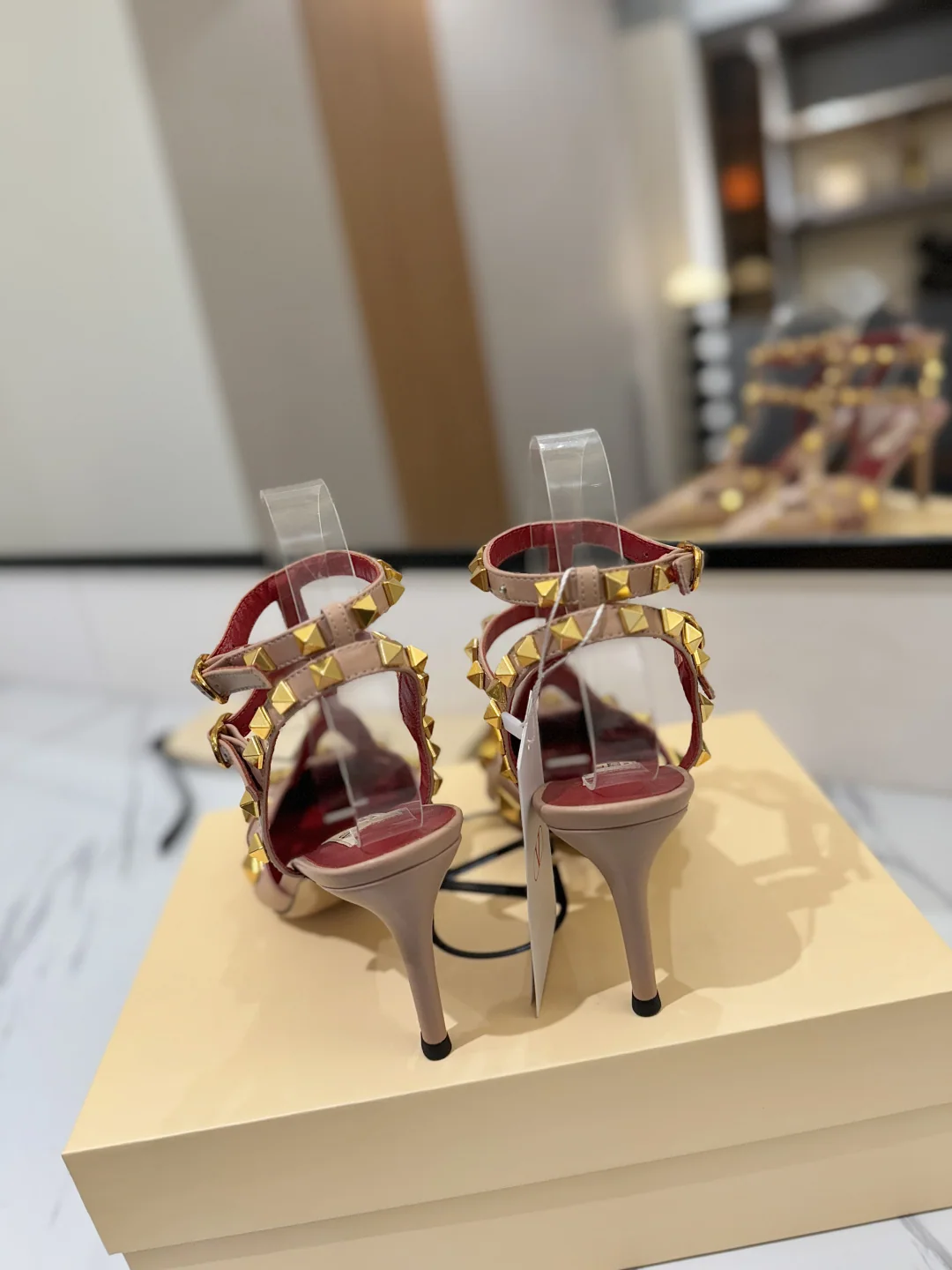 발렌티노 스타디 뾰족버클 스틸레토 힐 9 cm 신발 상세 이미지 8