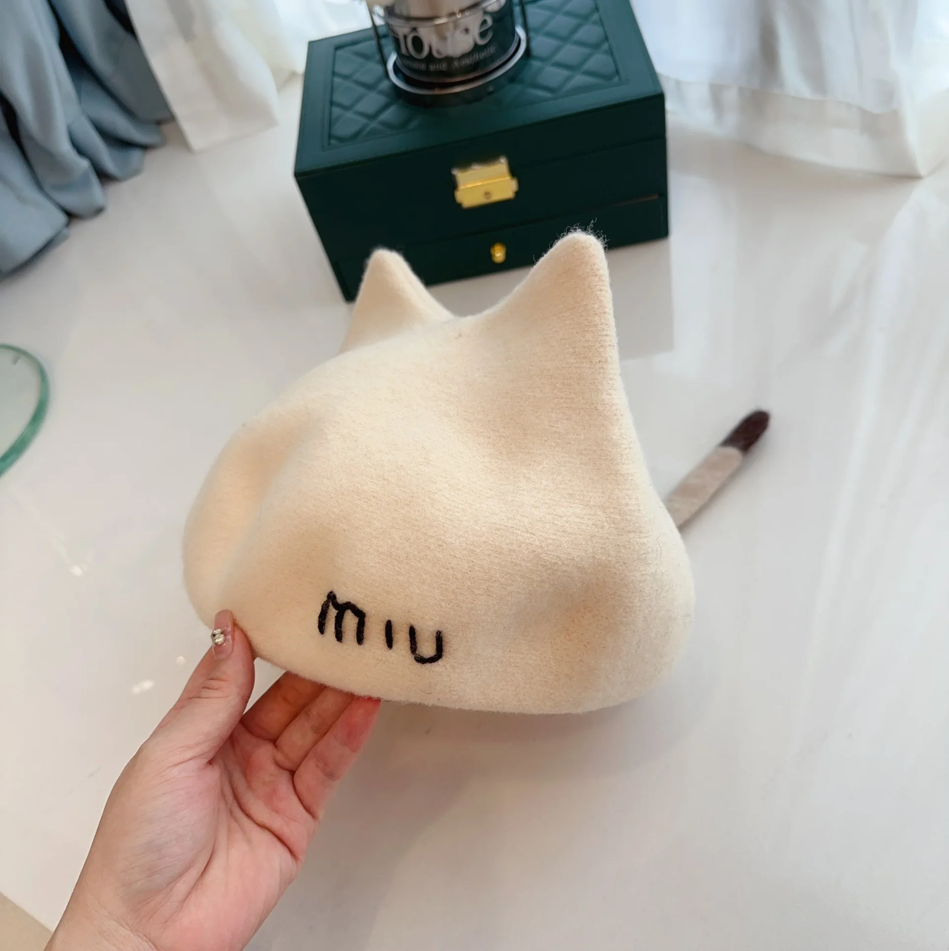 미우미우 모자 81077 Miu Miu Cap 상세 이미지 4