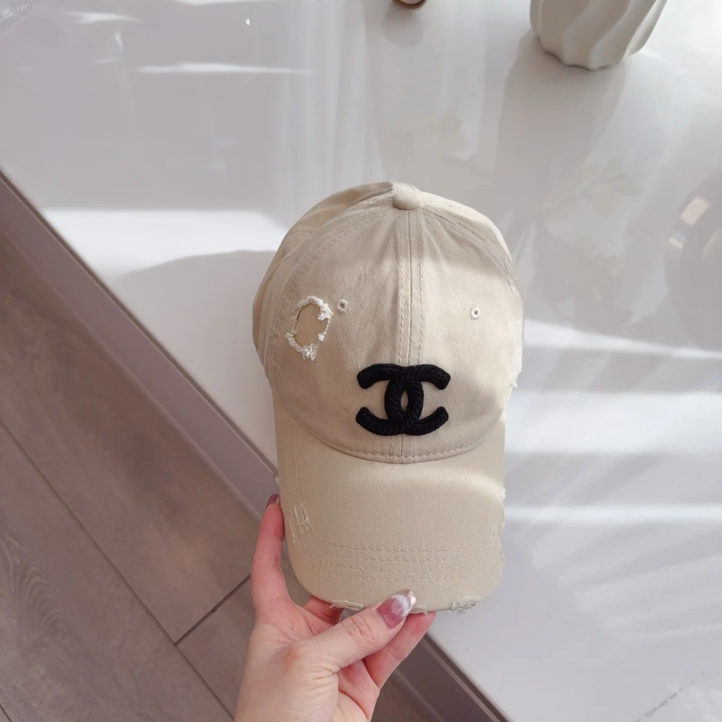 샤넬 립드 데미지 베이스볼캡 상세 이미지 2
