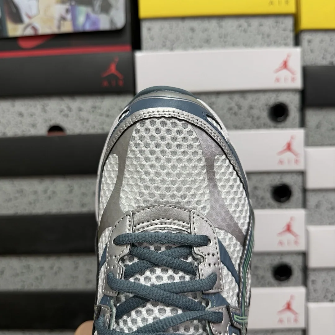 아식스 [TOP] 젤 큐뮬러스 16 1203A733-100 200298 Asics Gel-Cumulus 16 White Ironclad 상세 이미지 6
