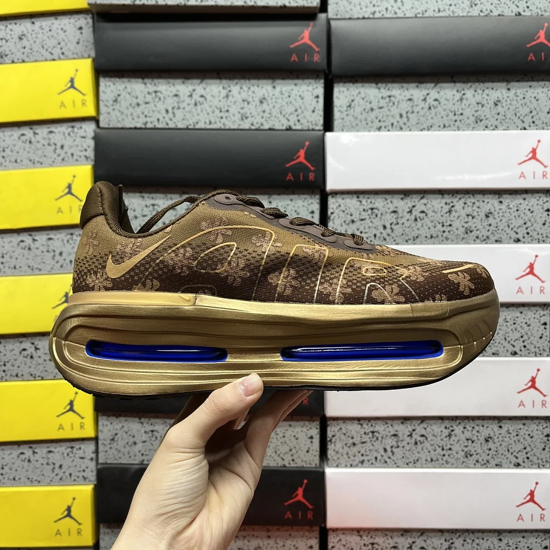 나이키 [CG] 보메로 프리미엄 IQ0028-200 202007 Nike Vomero Premium Flat Stout 상세 이미지 2