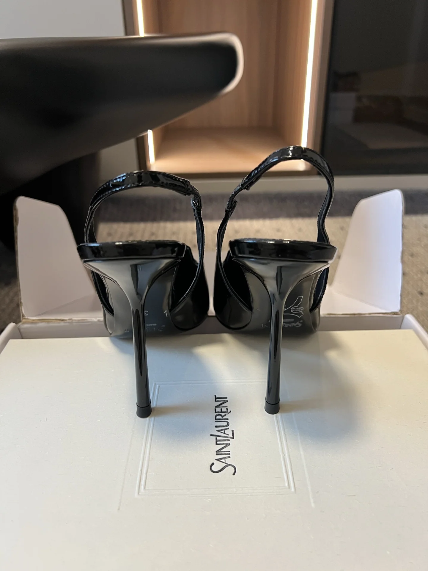 생로랑 YSL 포인티드 토 오픈 백 스틸레토 샌들 상세 이미지 9